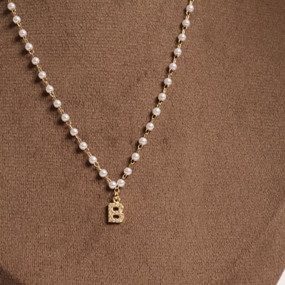 Colar entremeios pérolas pingente letra B cravejada 7mm 40cm com alongadora