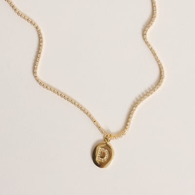 Colar Riviera pingente medalha letra D cravejada 12mm 40cm com alongadora