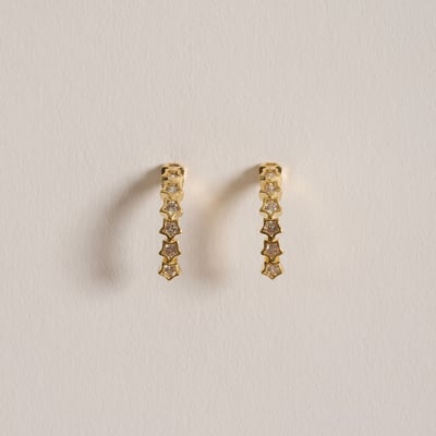 Brinco meia argola estrelas cravejadas 20mm tarraxa