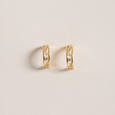 Argola vazada com zircônias 16mm tarraxa