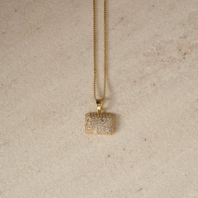 Colar pingente retângulo cravejado 14mm 45cm com alongadora