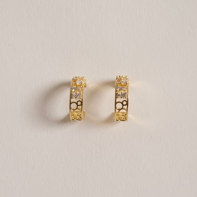 Argola vazada cravejada 16mm tarraxa