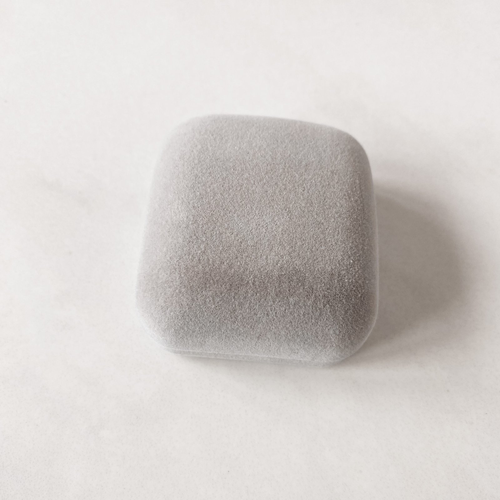 Porta joias anel cinza interior branco