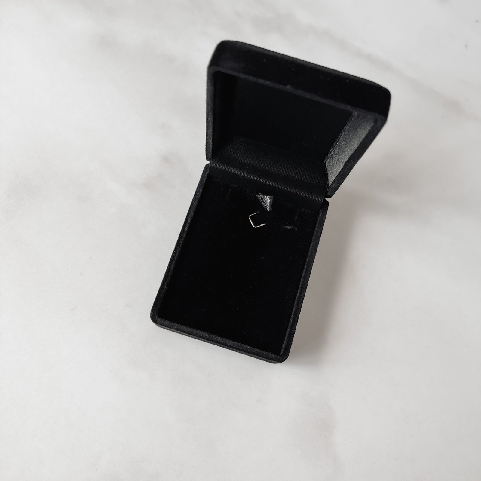 Porta joias colar 57x76mm preto interior preto