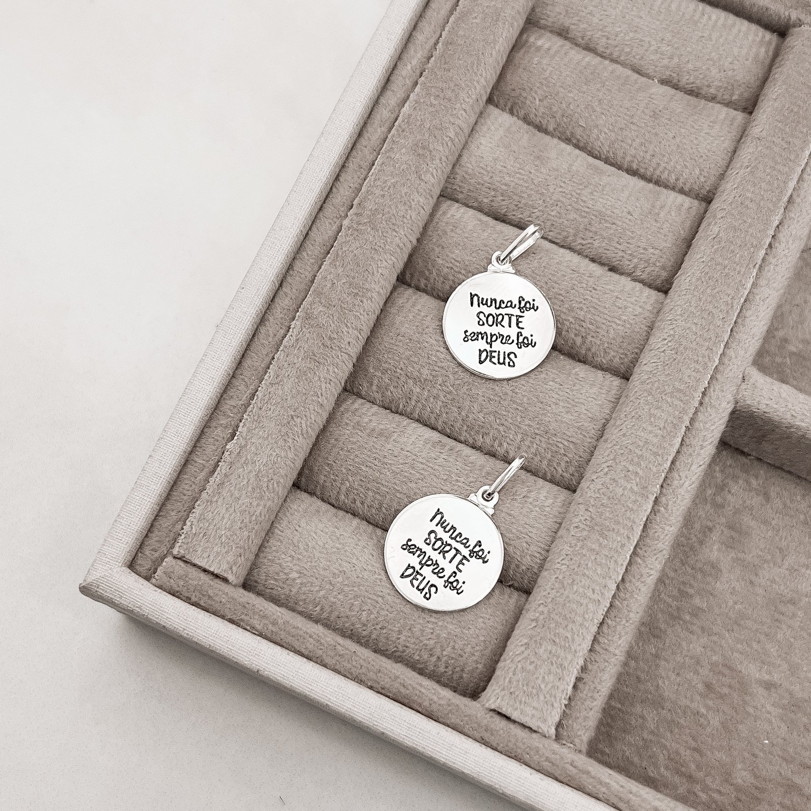 Pingente medalha nunca foi sorte sempre foi Deus 15mm