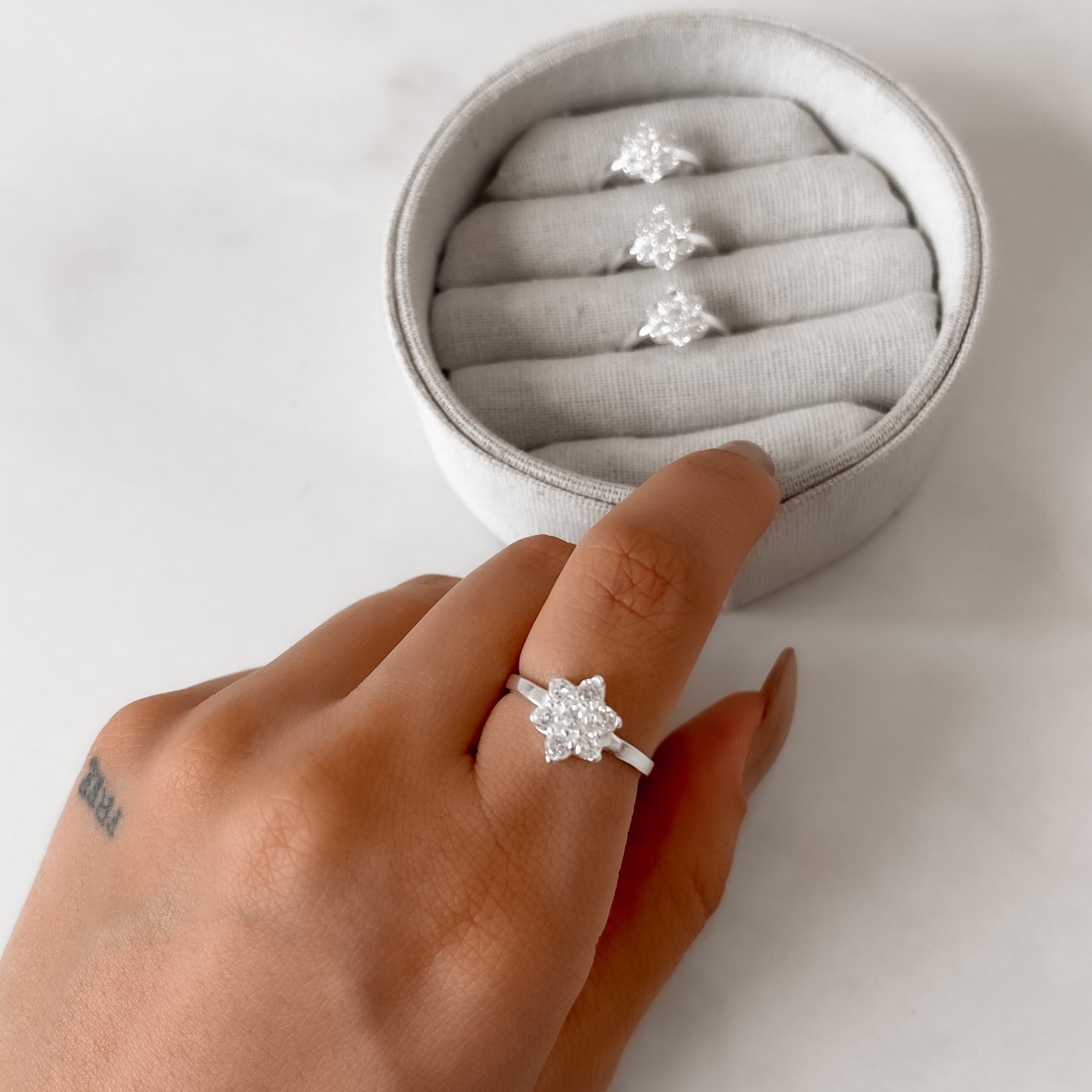 Anel flor com zircônia