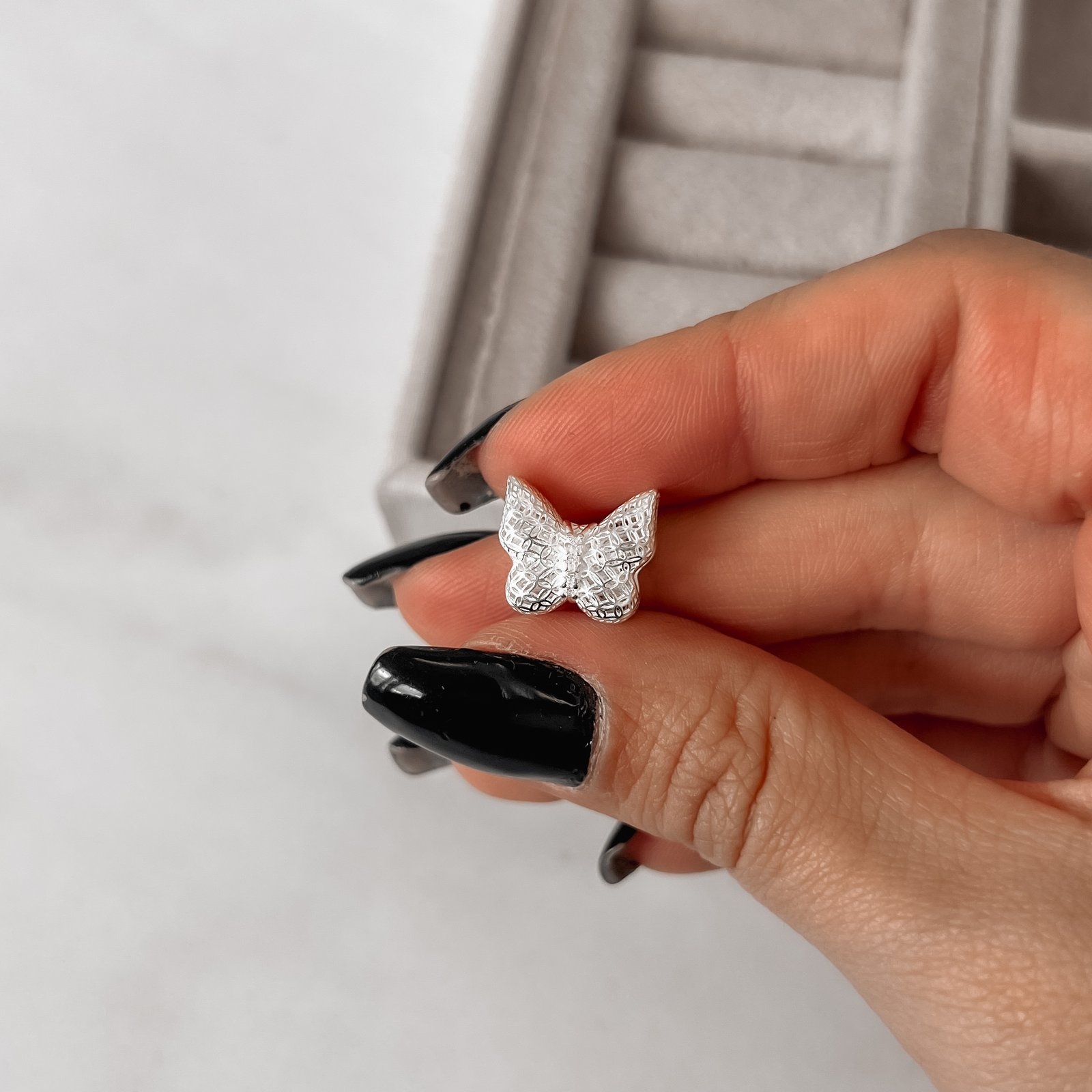Berloque separador borboleta 3D com zircônias 13mm
