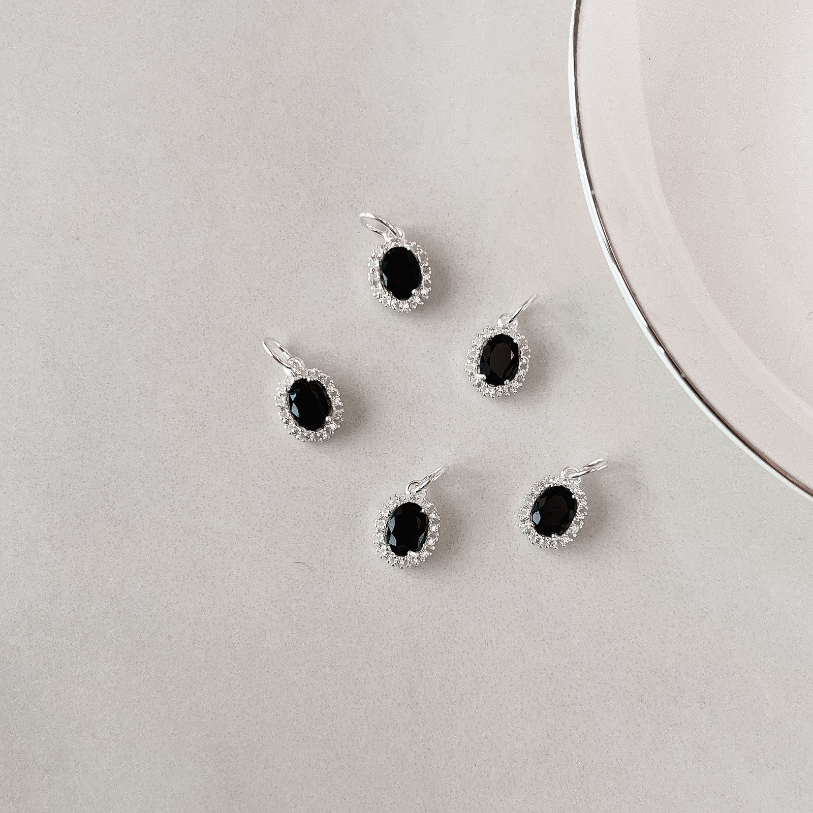 Pingente zircônia oval ônix com cravejado 10mm
