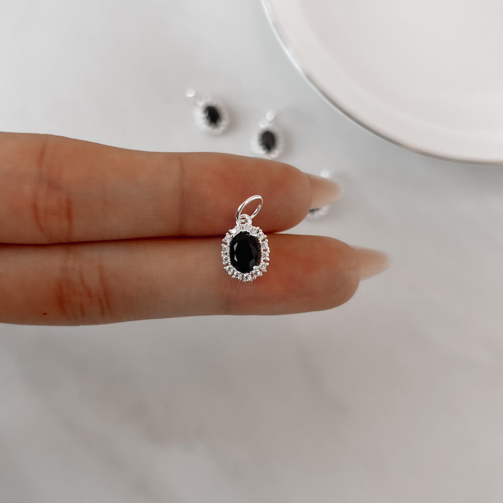 Pingente zircônia oval ônix com cravejado 10mm
