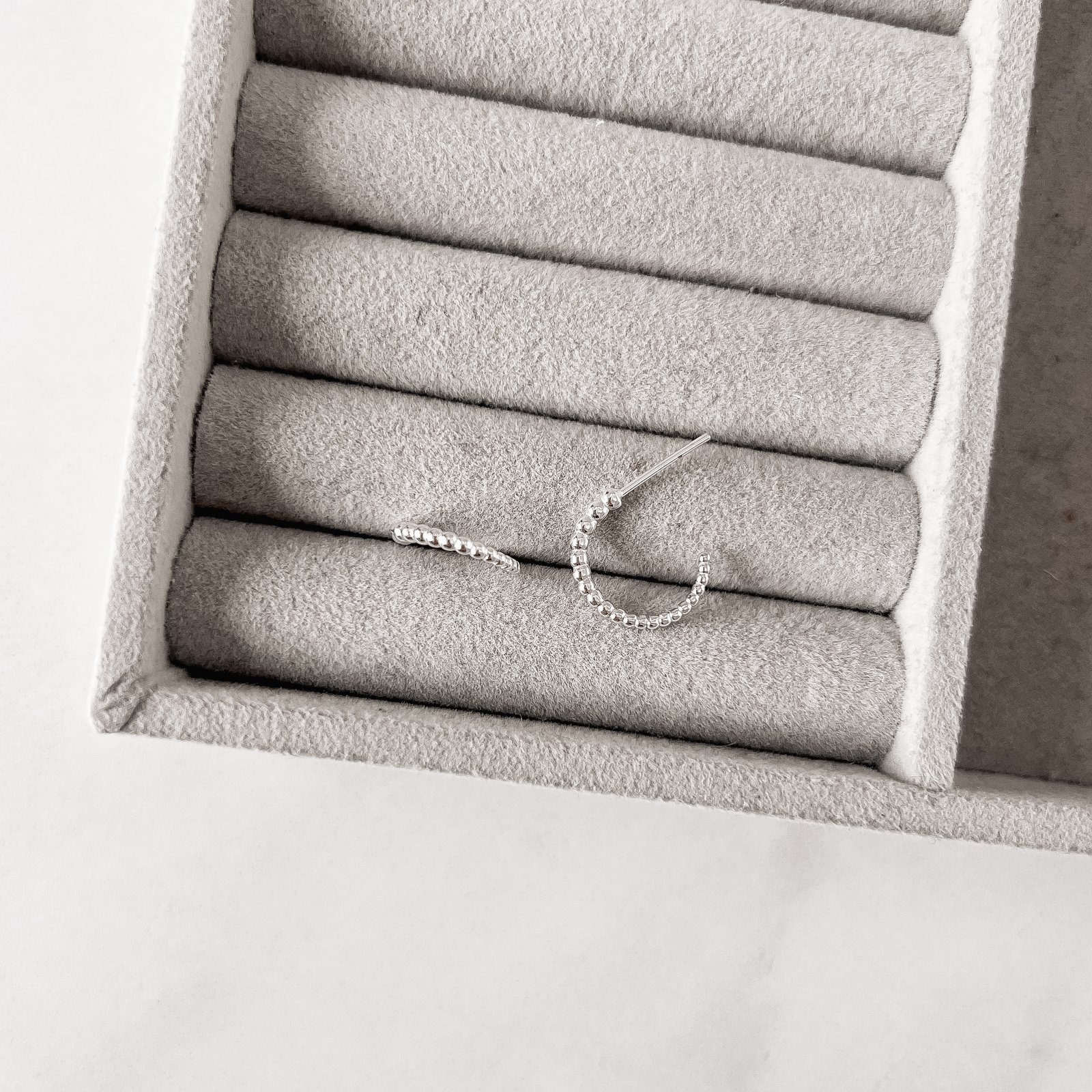 Argola fio bolinhas 13mm tarraxa