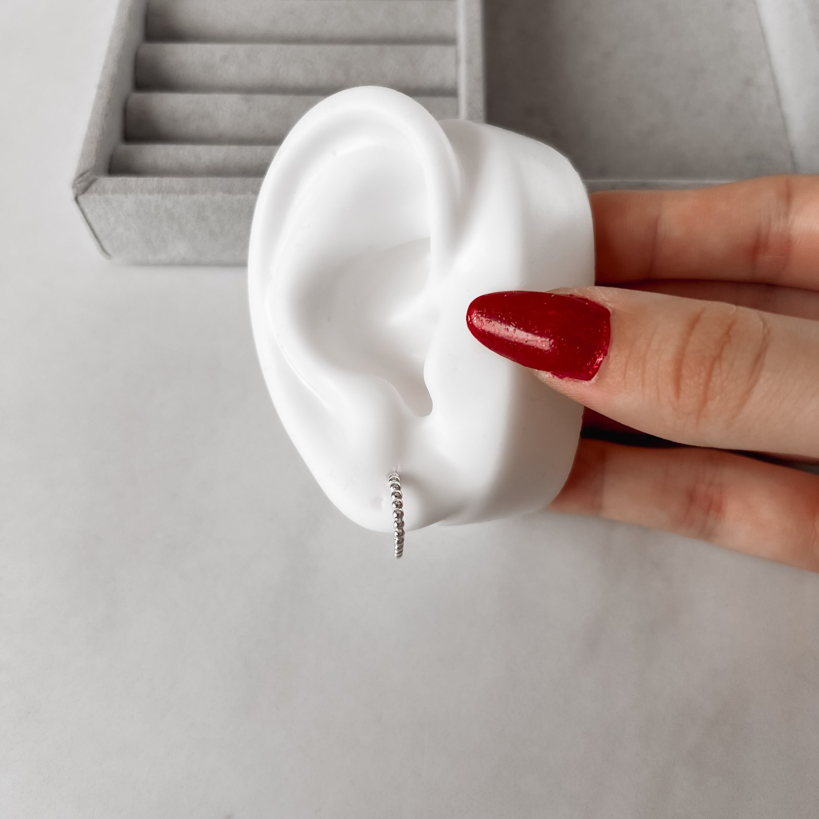 Argola fio bolinhas 13mm tarraxa