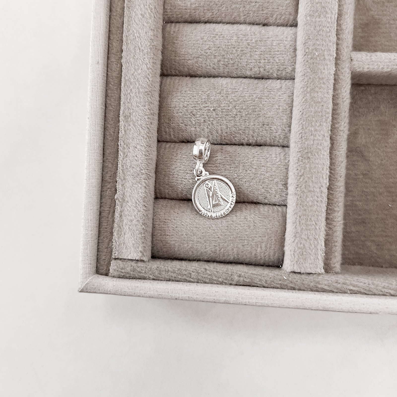Berloque pingente medalha Arquitetura 14mm