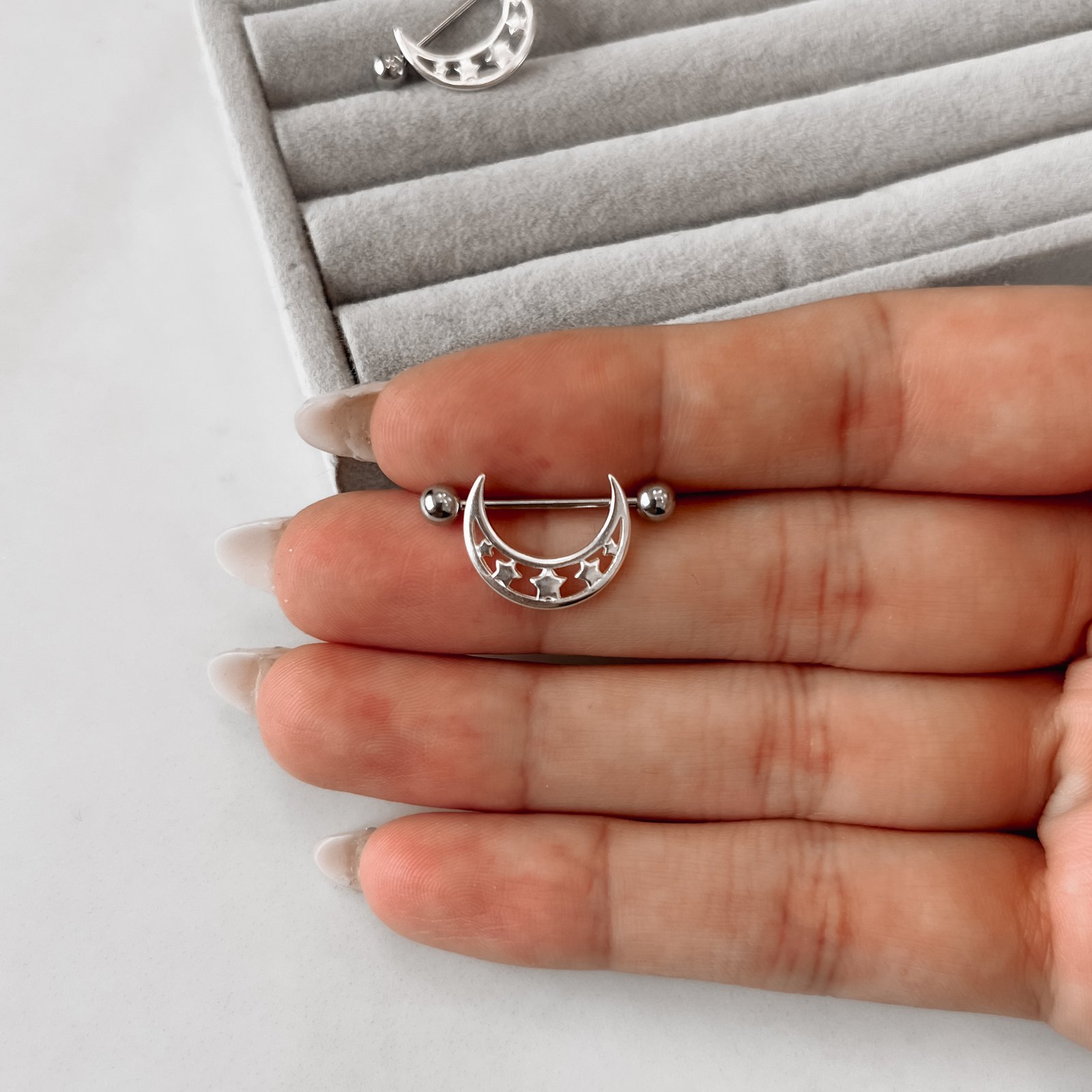 Piercing mamilo lua com estrelas haste