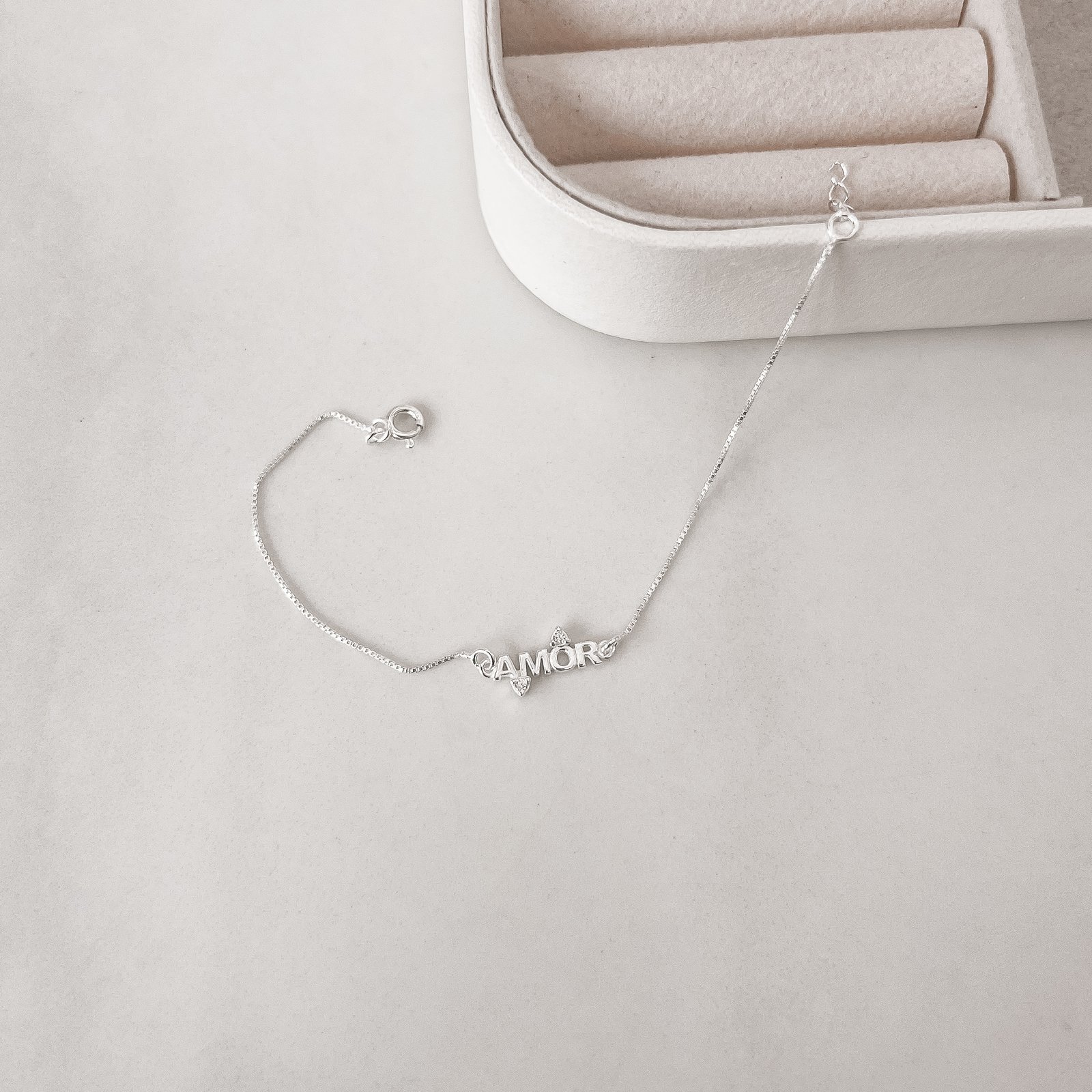 Pulseira entremeio amor detalhe zircônias