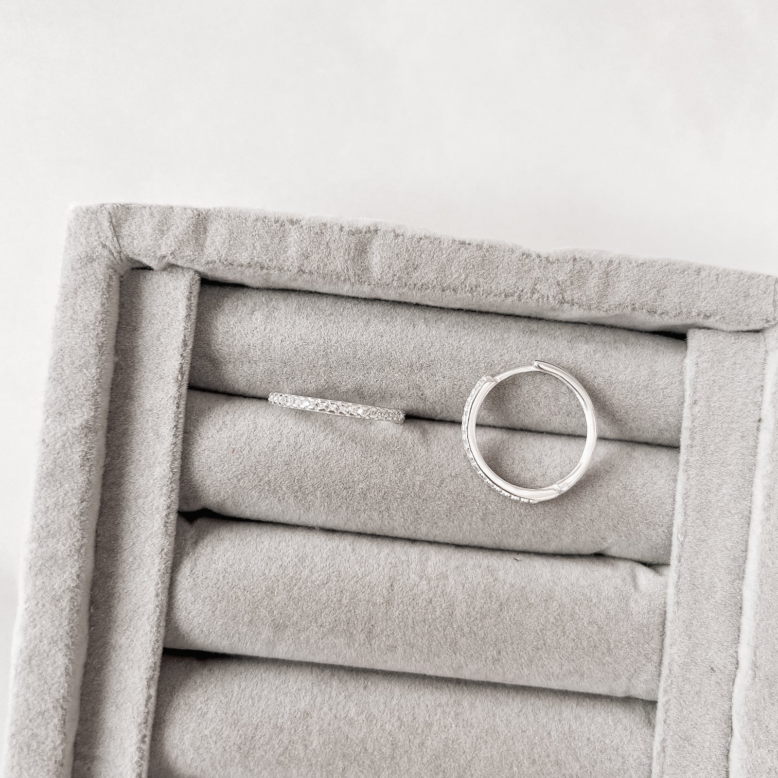 Argola click 20mm cravejada