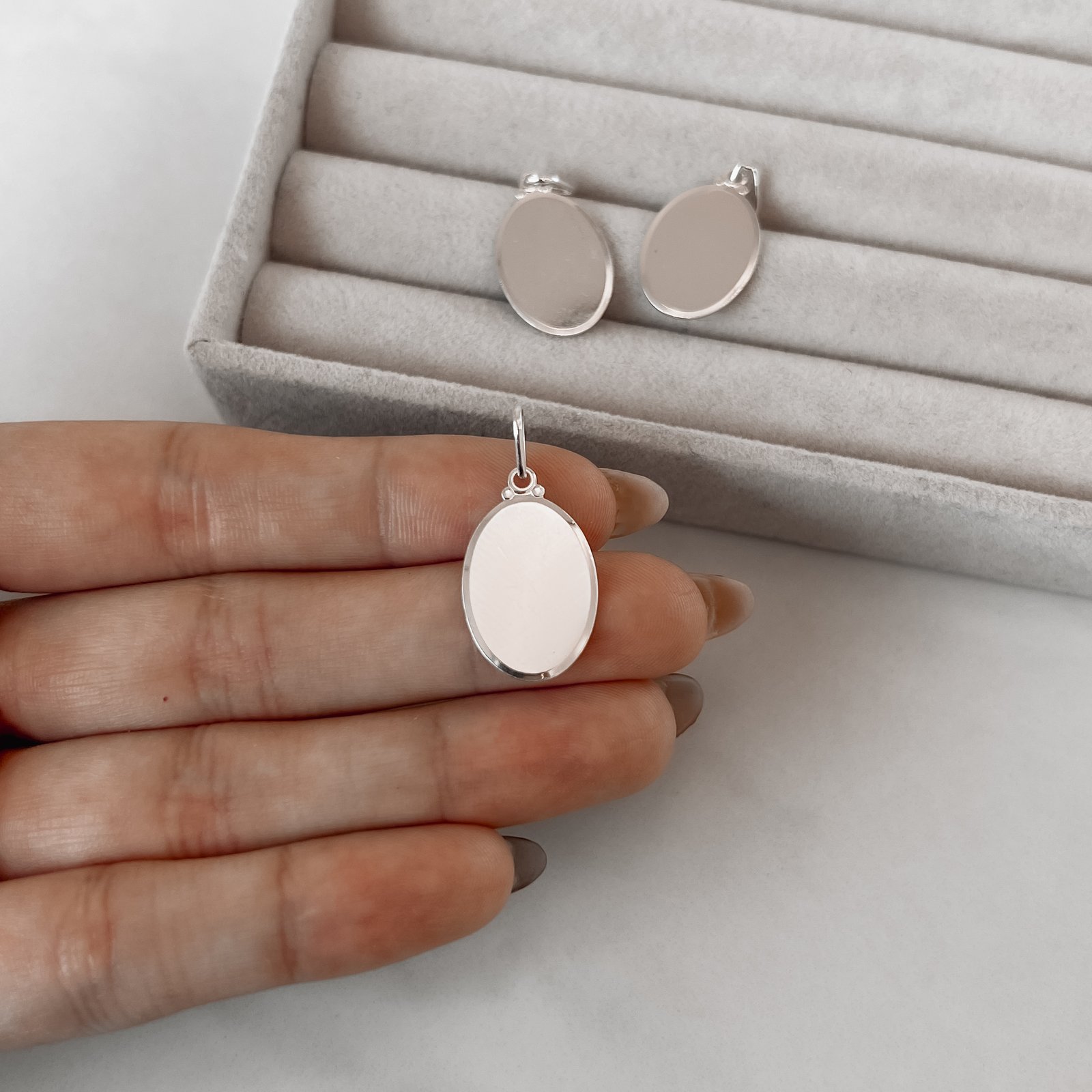 Pingente medalha oval lisa 20mm