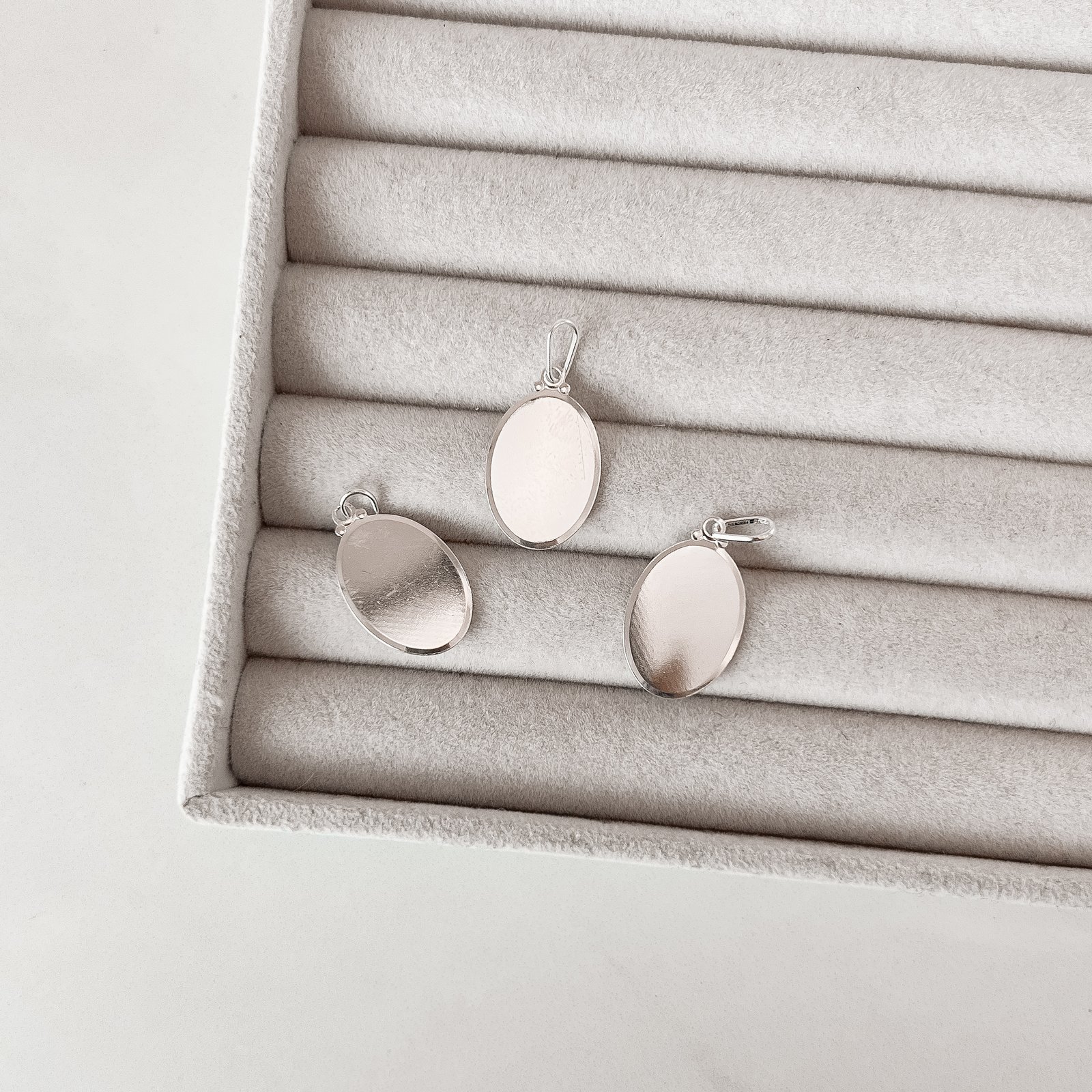 Pingente medalha oval lisa 20mm