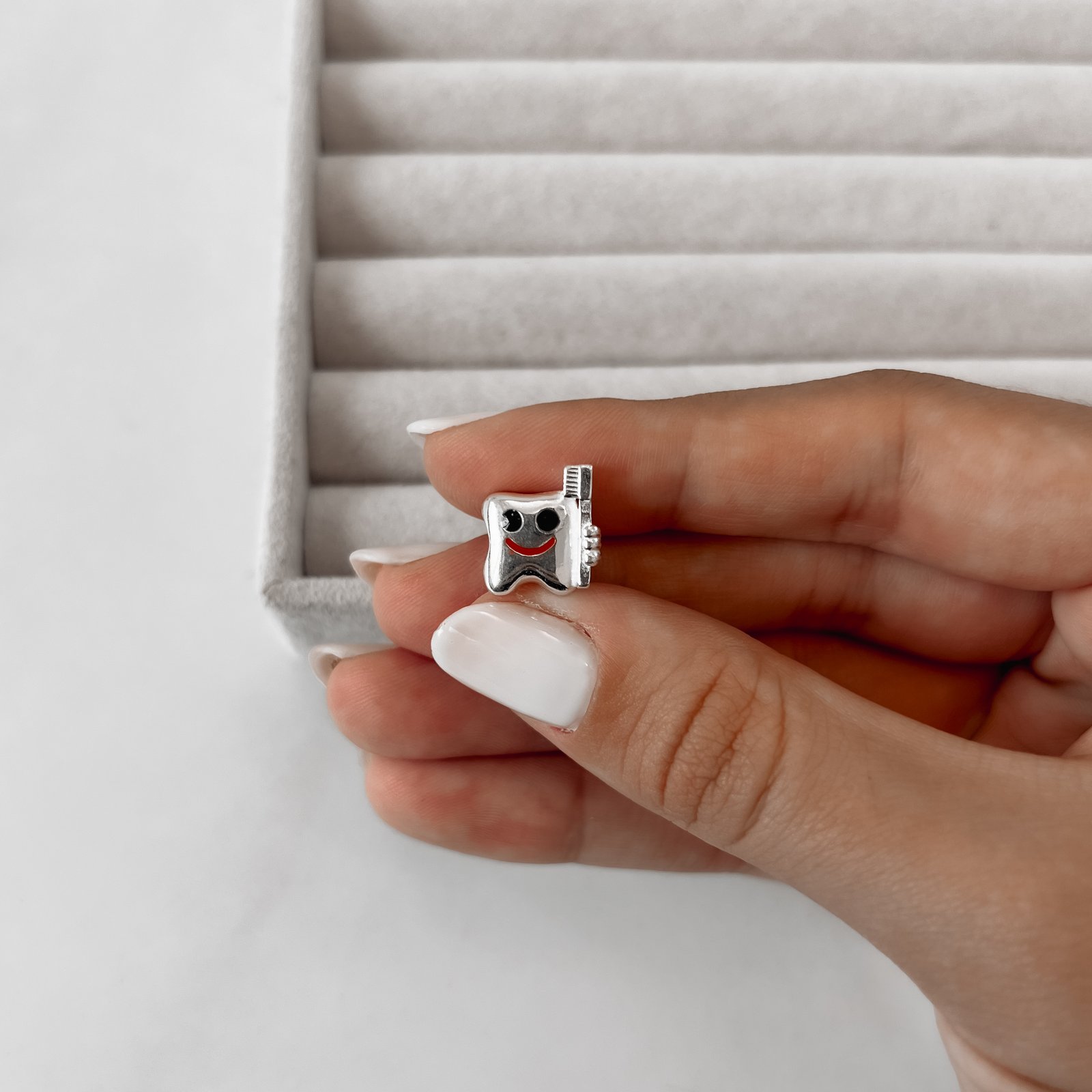 Berloque separador dente com escova 13mm resina