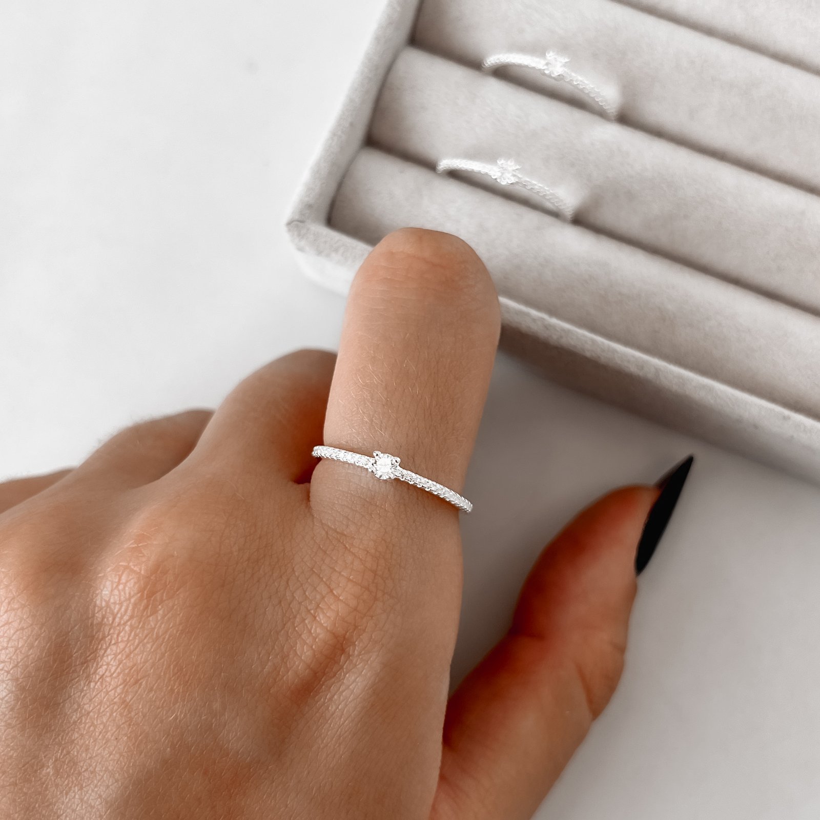 Anel meia aliança com solitário cristal 3mm
