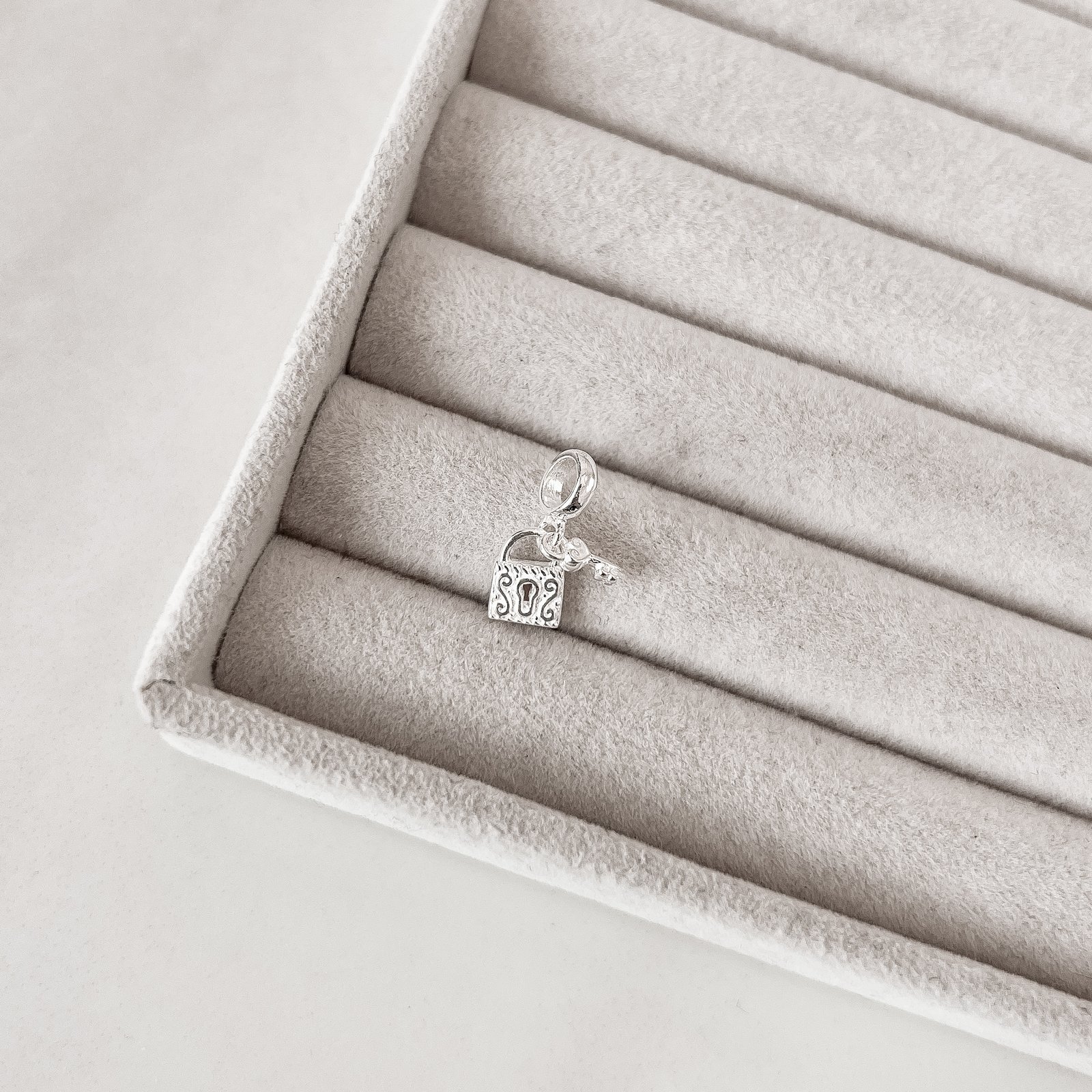 Berloque pingentes chave e cadeado 9mm