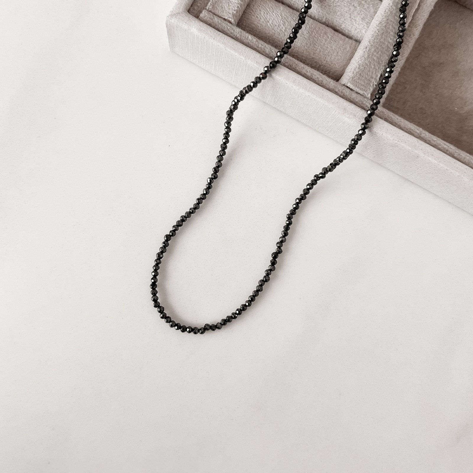 Choker zircônia redonda facetada ônix 2mm