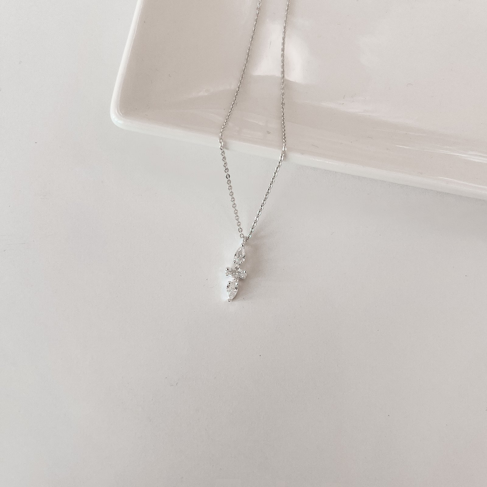 Colar pingente zircônias 17mm corrente cadeadinho 45cm