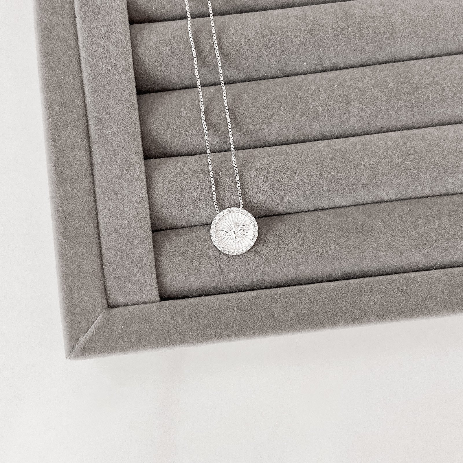 Colar medalha Espírito Santo cravejado 12mm 45cm
