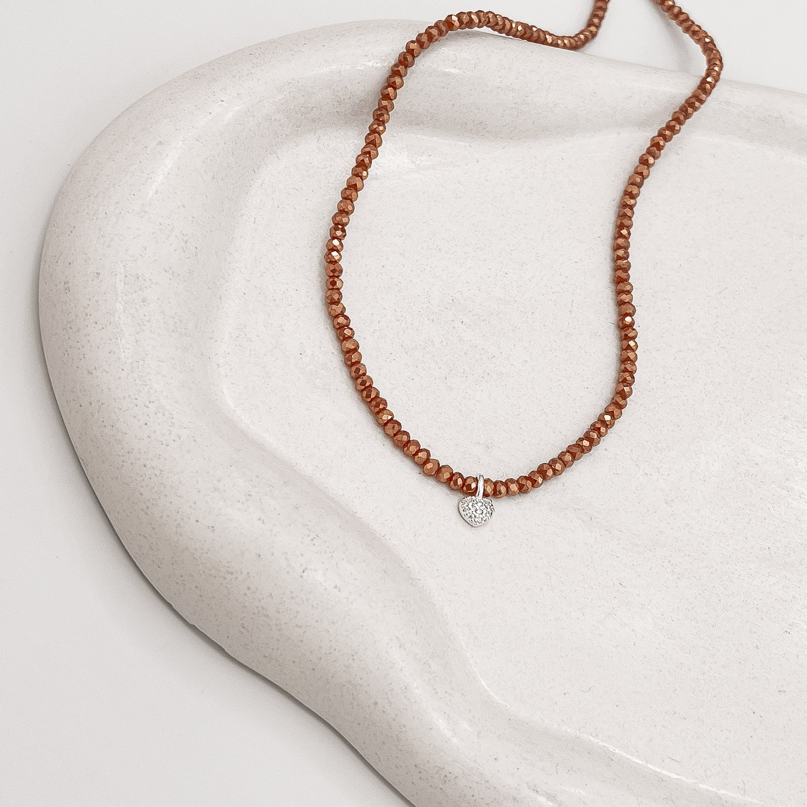 Colar cristal terracota irisado 3mm pingente coração cravejado 6mm 40+5cm