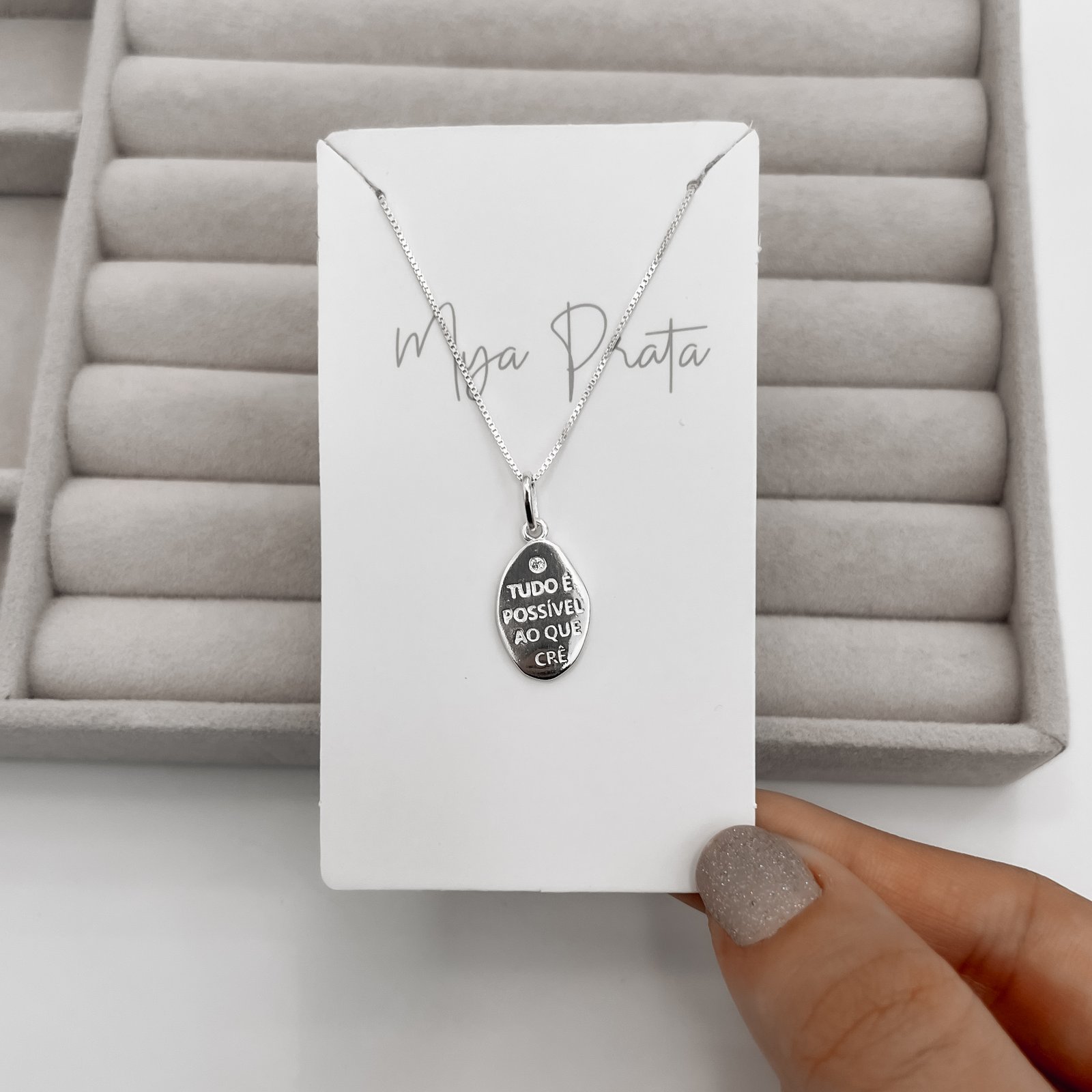 Colar pingente medalha tudo é possível ao que crê 15mm detalhe zircônia 45cm