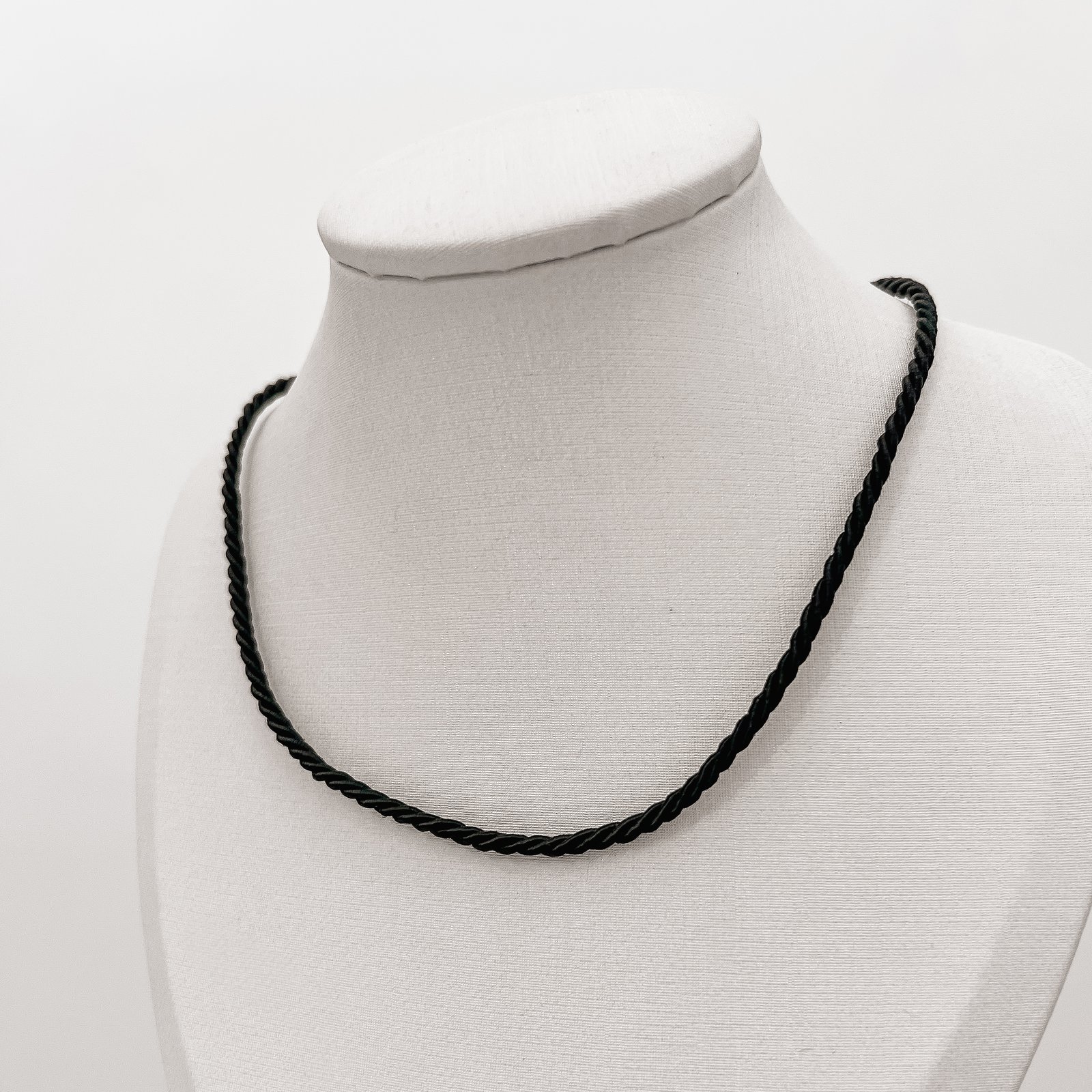 Choker cordão trançado preto 2mm 40+5cm