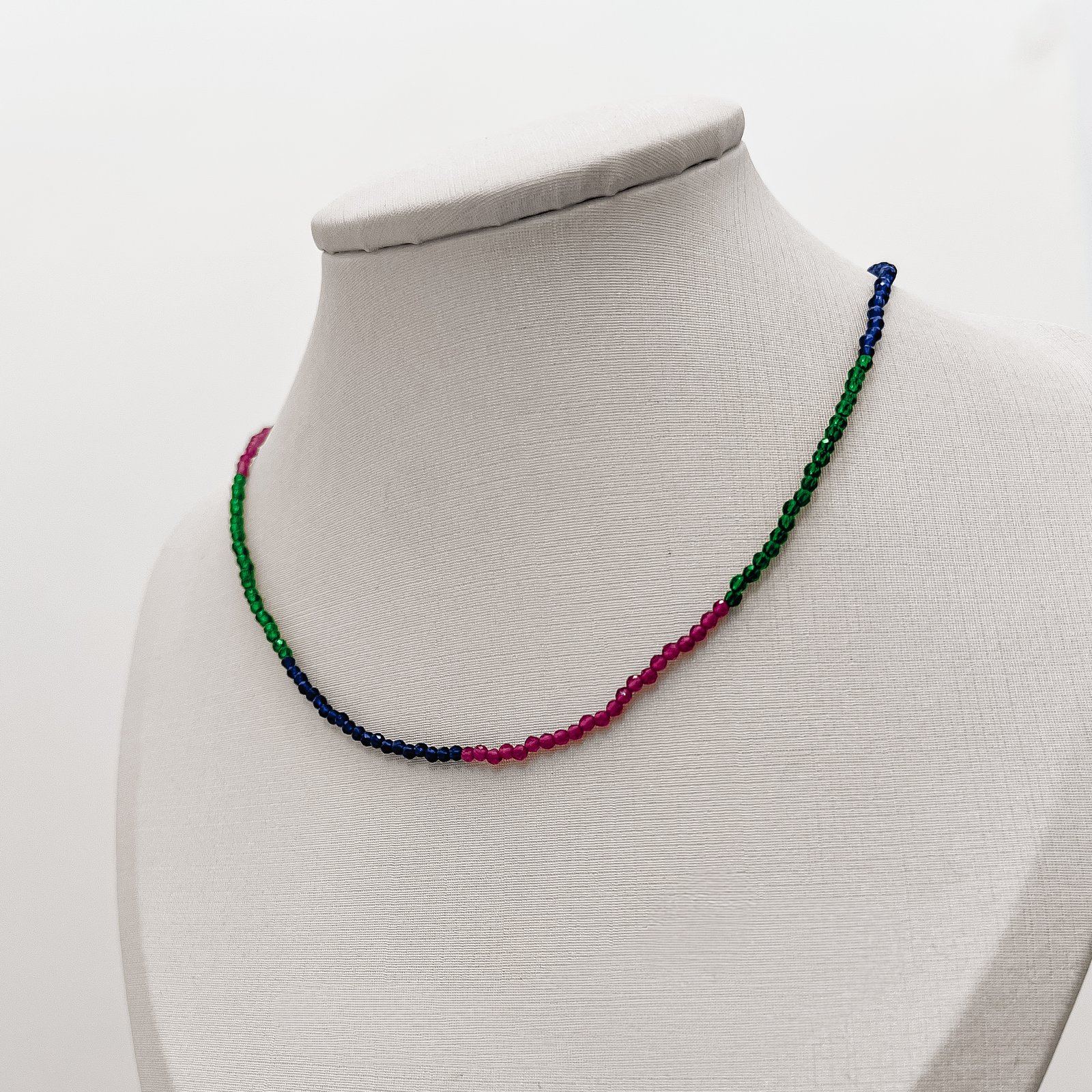 Choker cristal colorido 2mm com alongadora