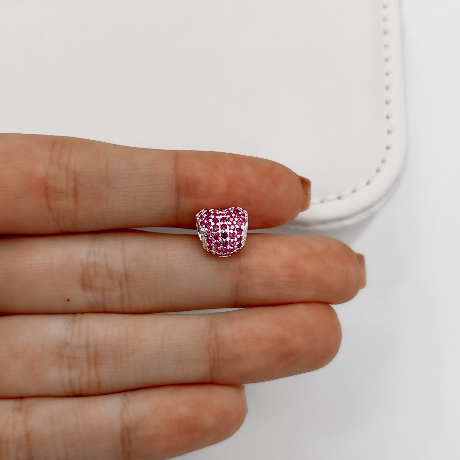 Berloque separador coração cravejado rosa 10mm