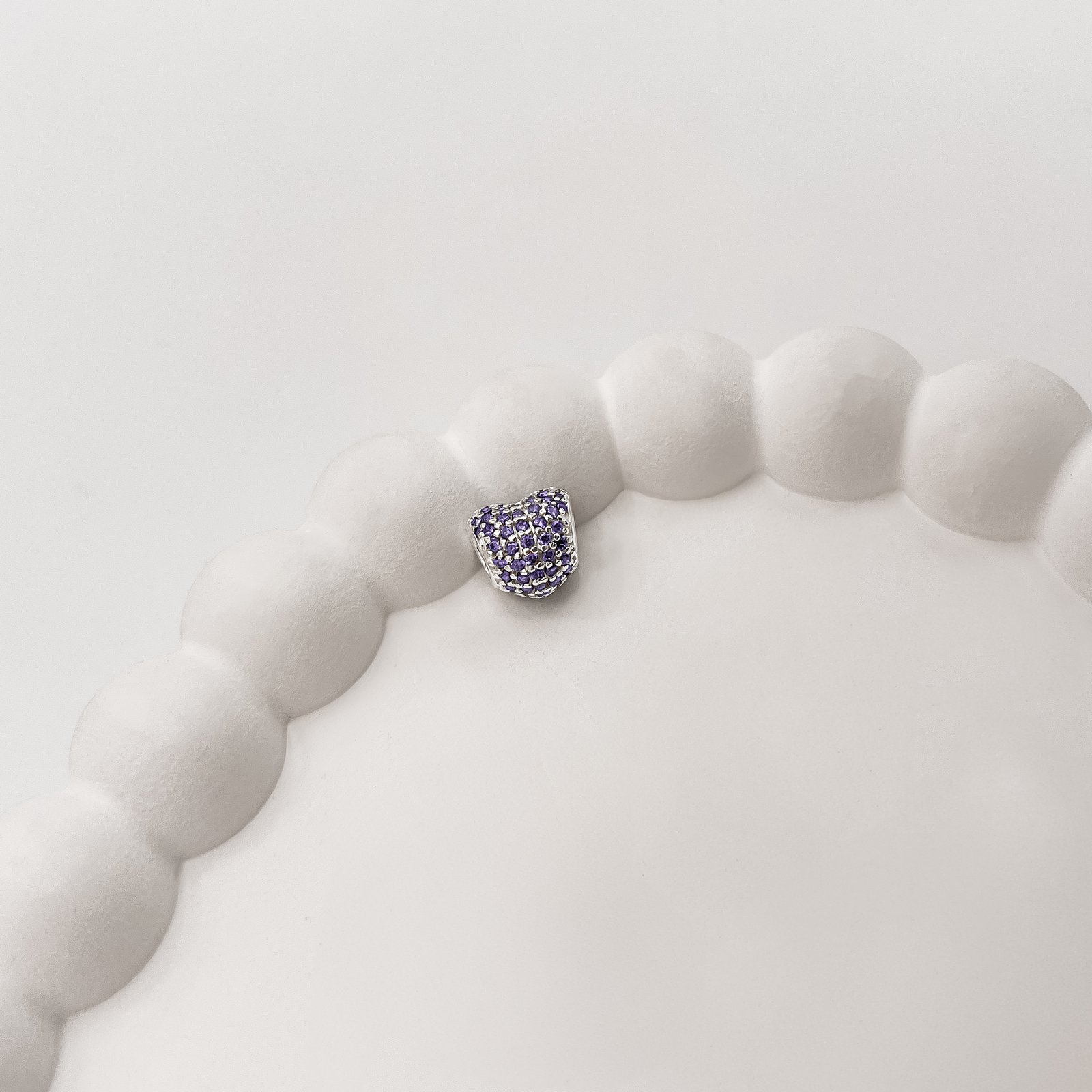 Berloque separador coração cravejado lilás 10mm