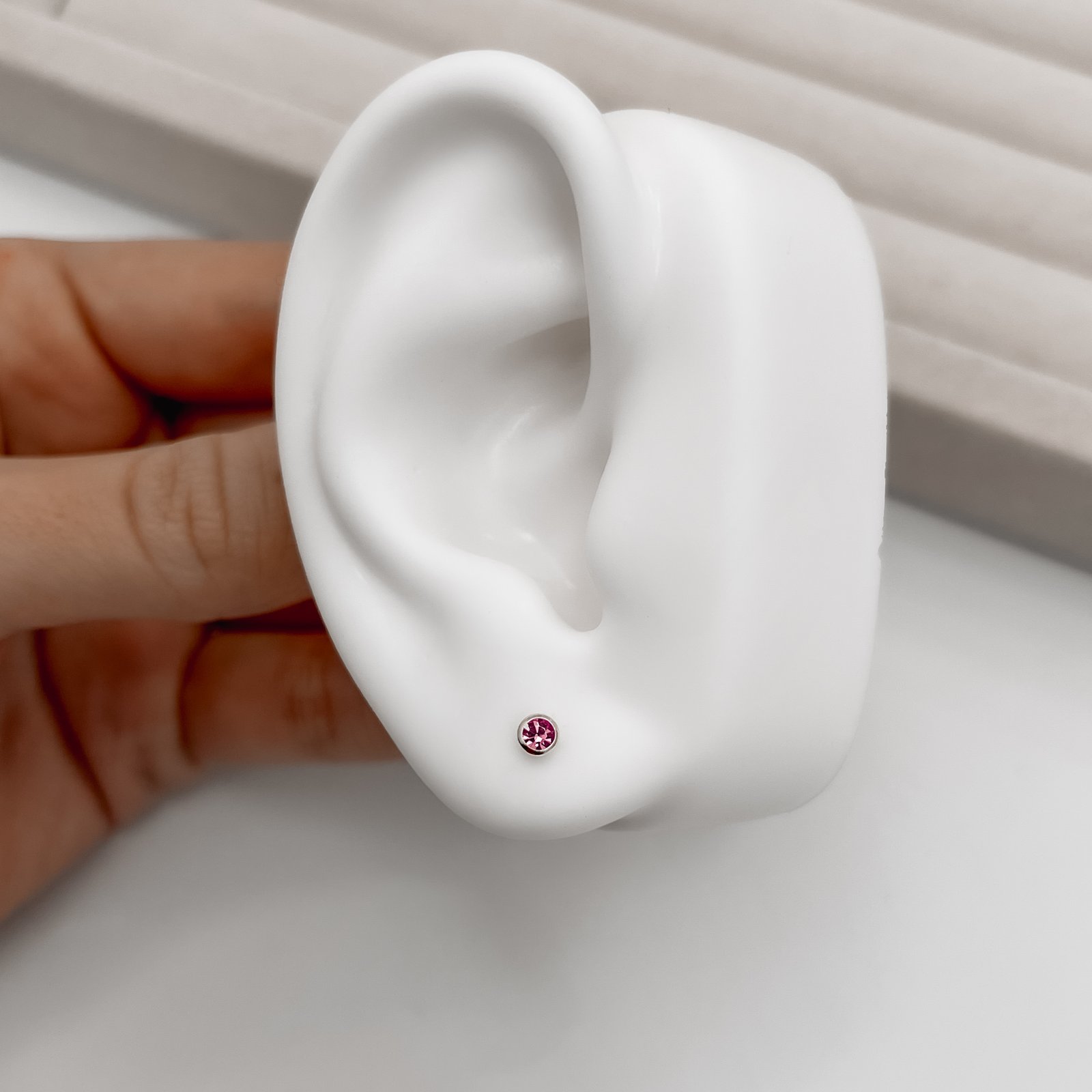Brinco zircônia redonda embutida rosa 3mm