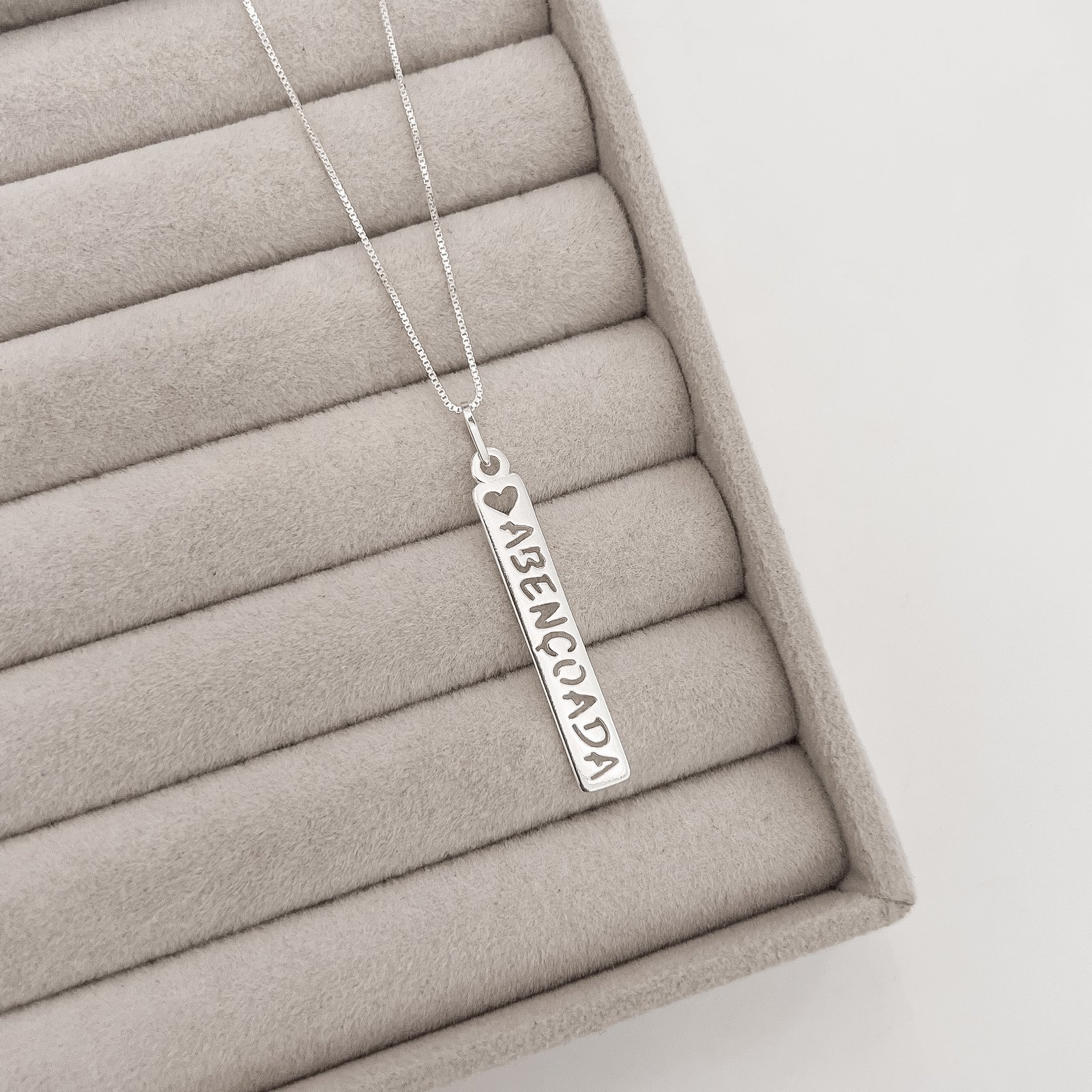 Colar pingente placa abençoada 35mm 45cm