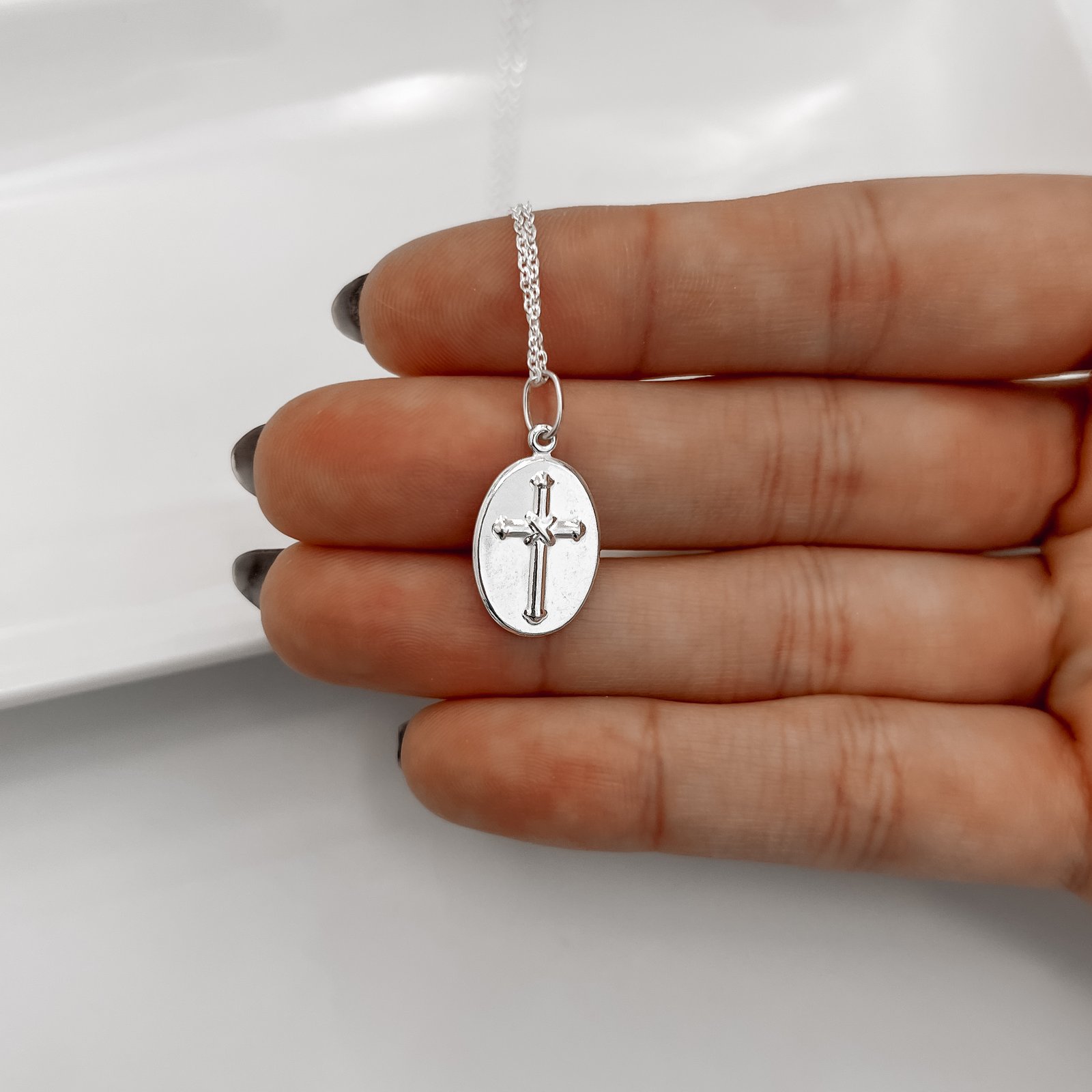Colar pingente medalha dupla face São Judas Tadeu e cruz 16mm corrente cadeadinho 45cm