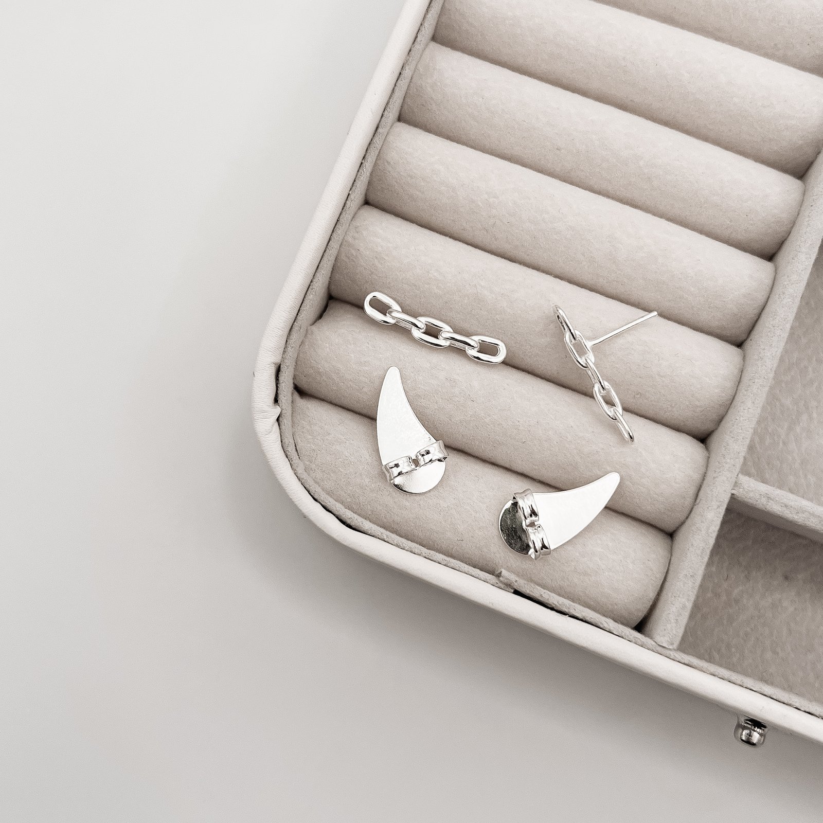 Brinco ear cuff correntes tarraxa