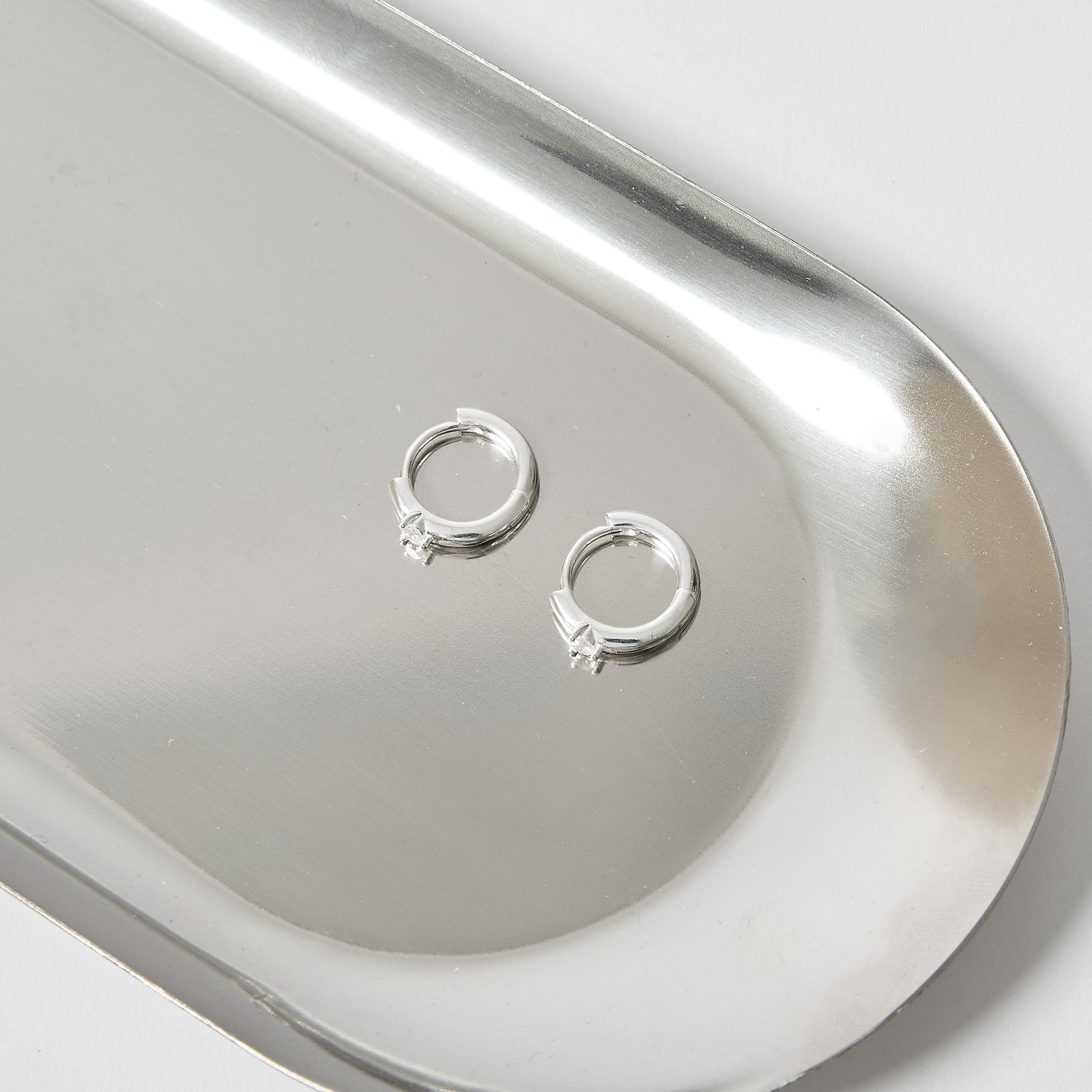 Argola click detalhe zircônia 13mm