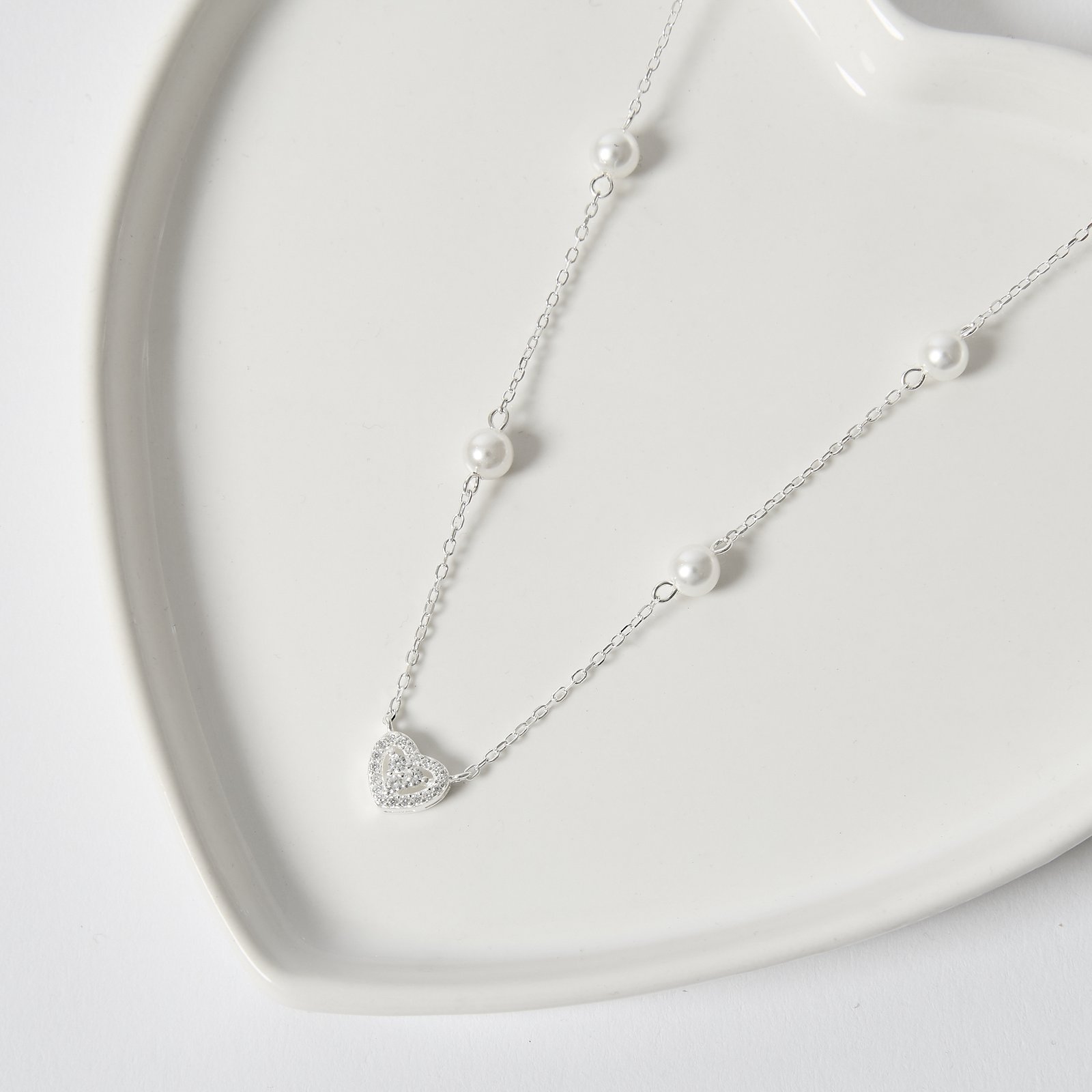 Colar entremeio coração cravejado e pérolas 5mm corrente cadeado 40+5cm