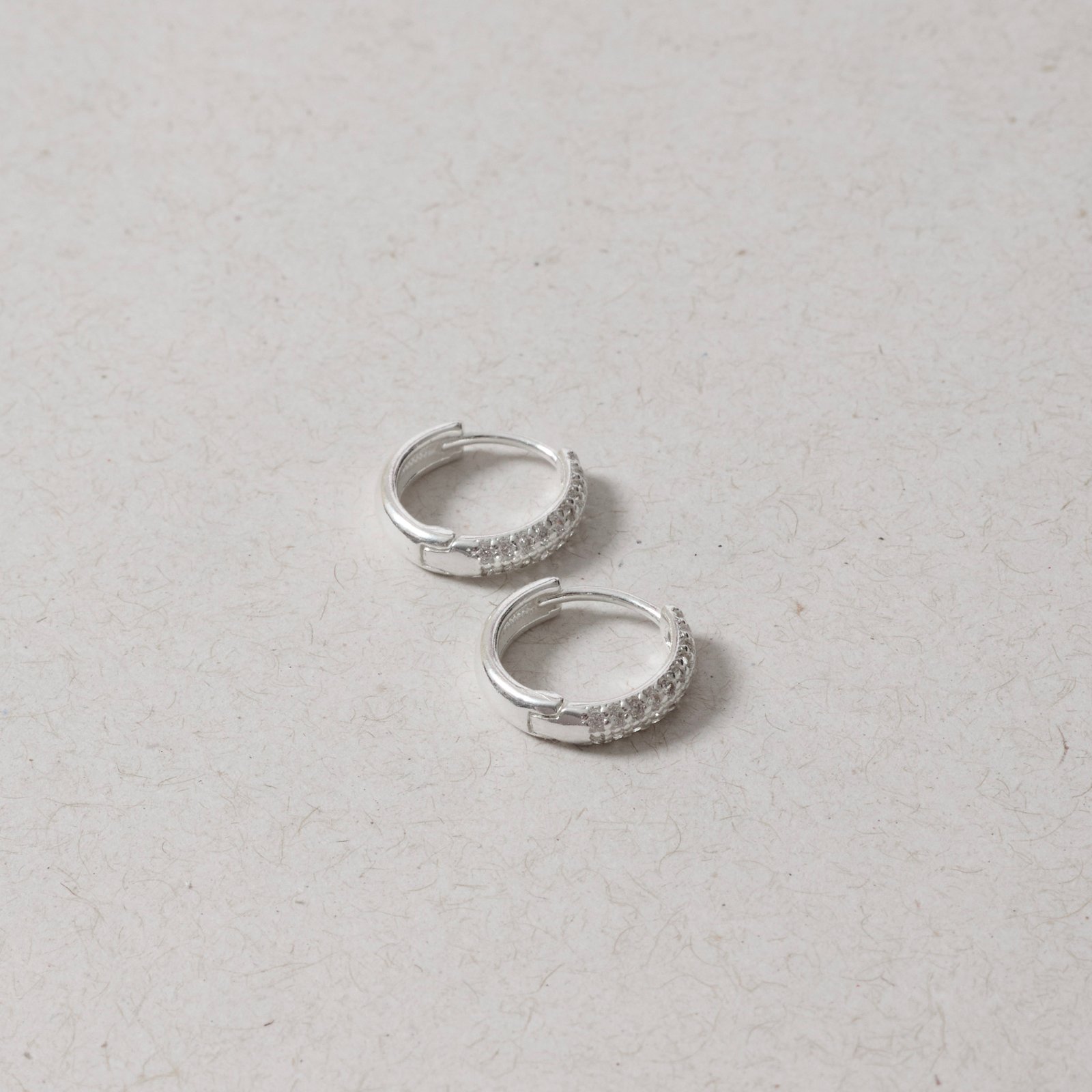 Argola click cravejado duplo 13mm