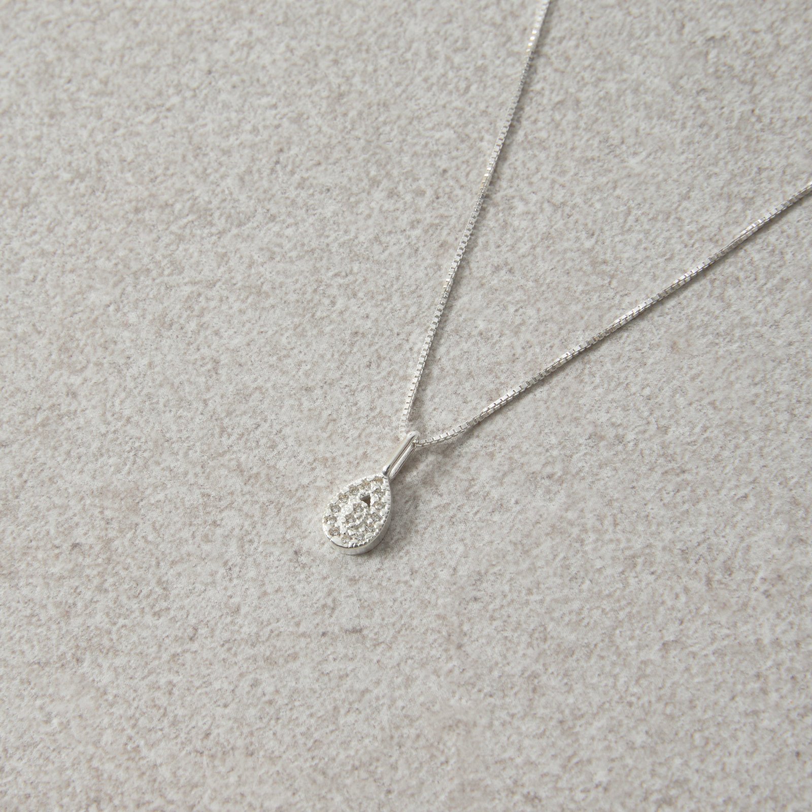 Colar pingente gota vazada com cravejado 8mm 40cm