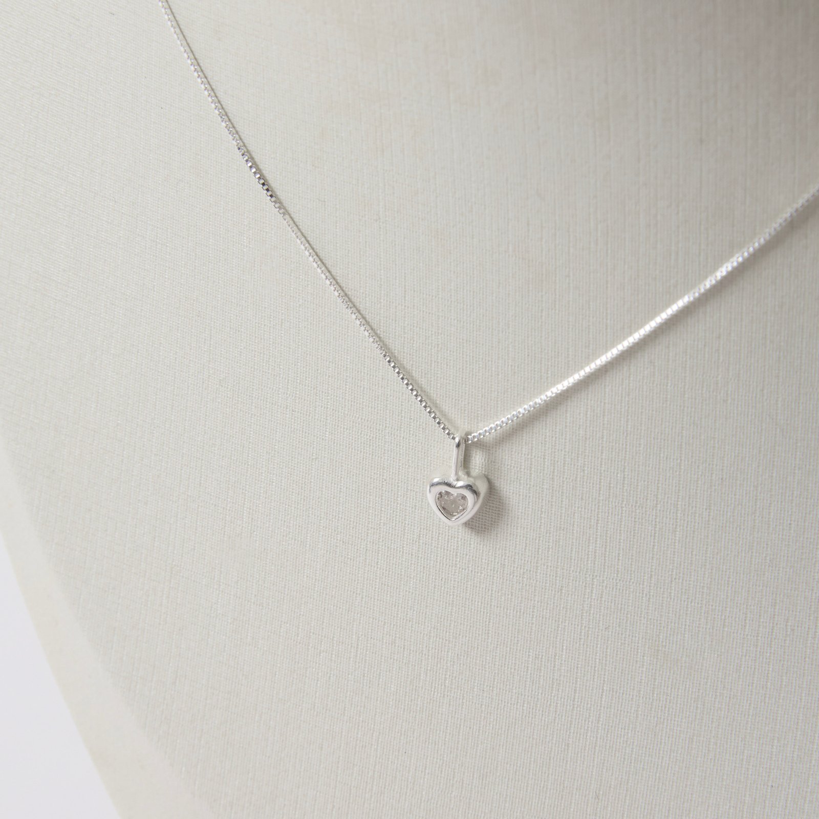 Colar pingente coração com zircônia 7mm 40cm