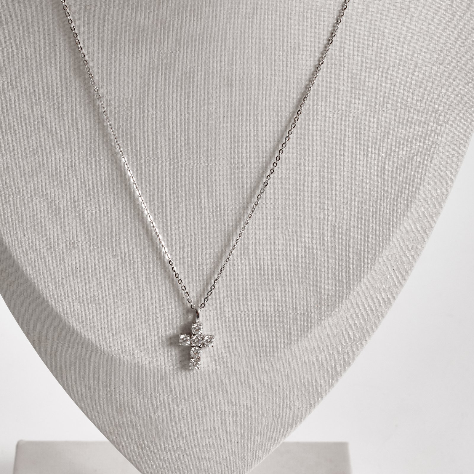Colar pingente cruz moissanite 12mm corrente cadeadinho 45cm ródio