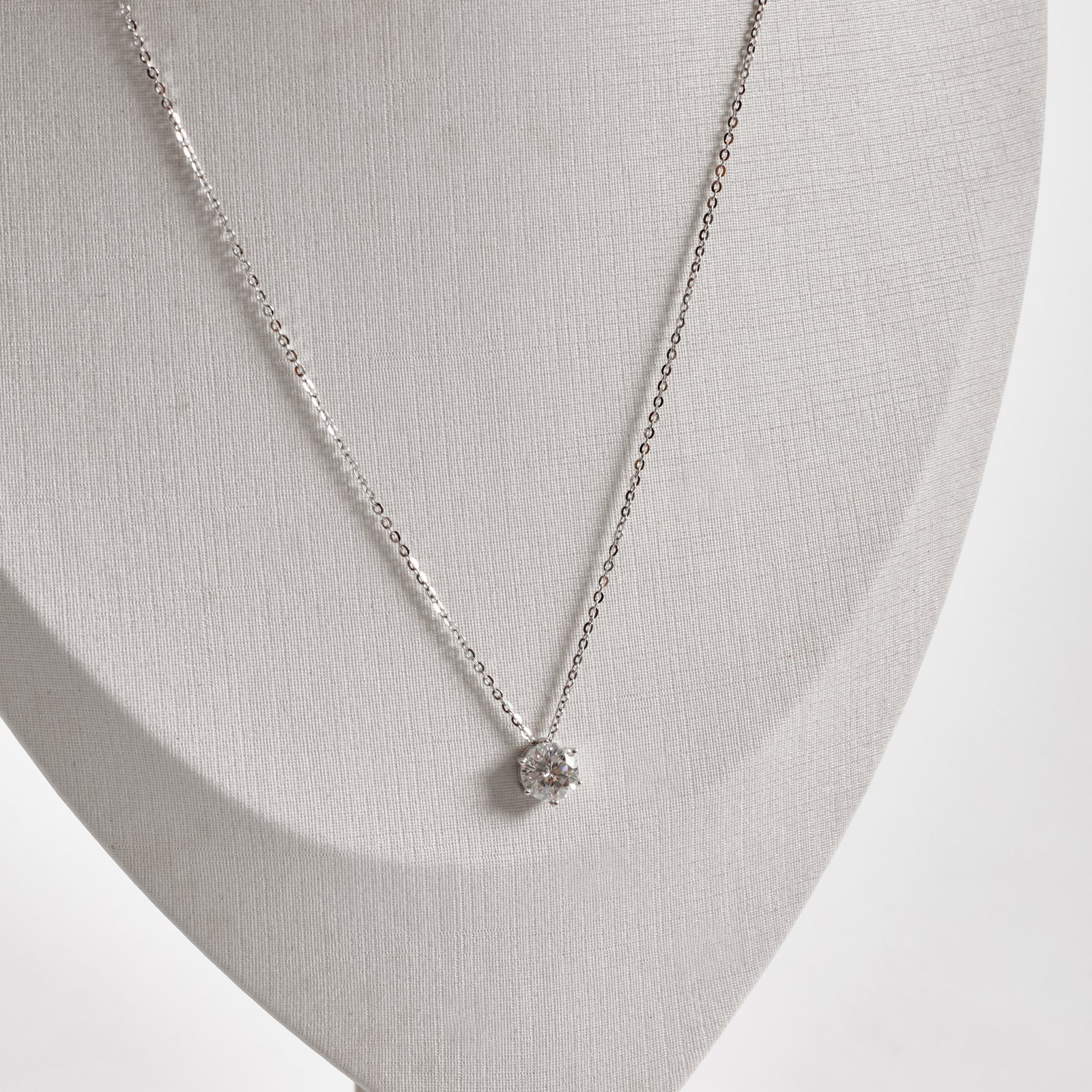 Colar pingente moissanite cristal 6.5mm corrente cadeadinho 45cm ródio