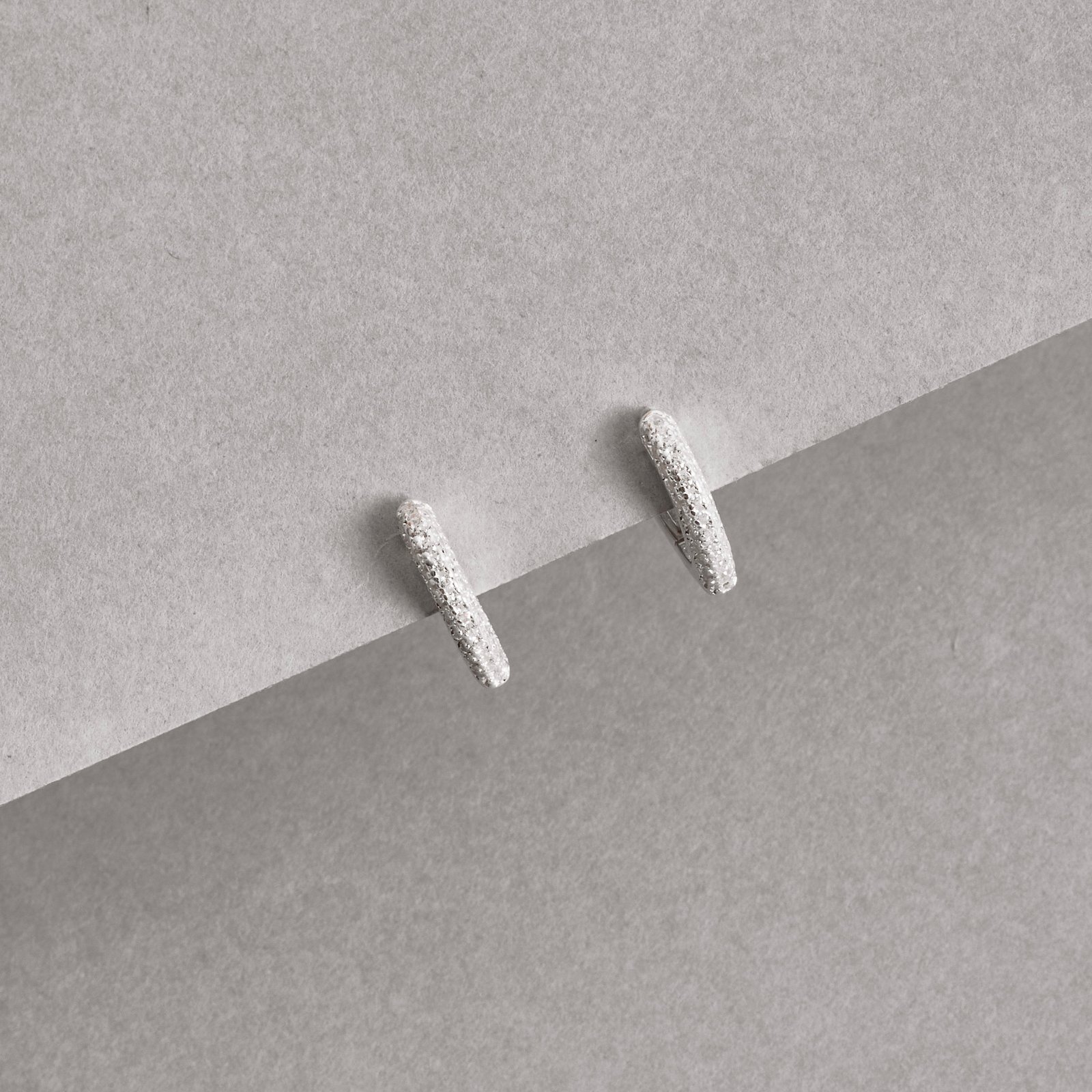 Argola click gota 12mm triplo cravejado