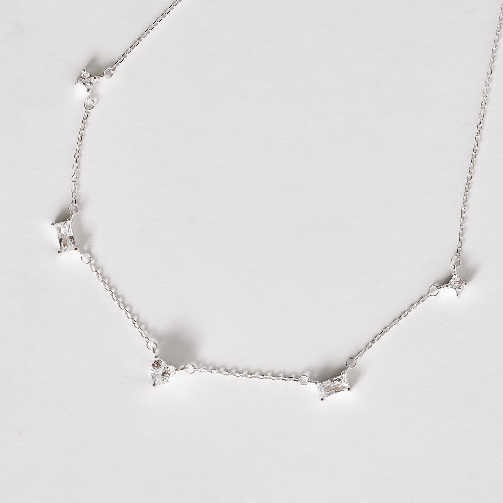 Colar entremeios zircônias quadrada, retangular e coração 40+5cm