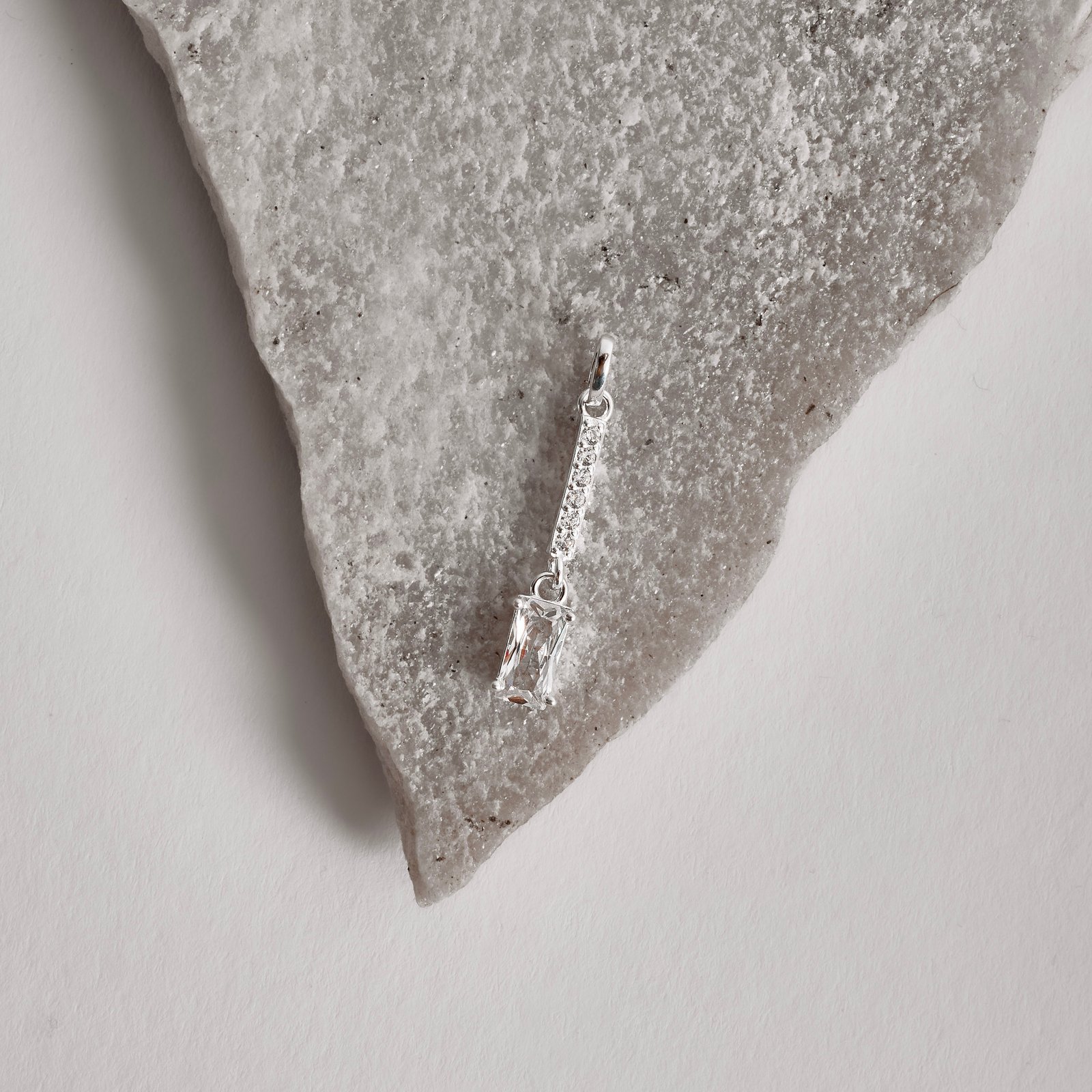 Pingente palito cravejado com zircônia retangular 11mm