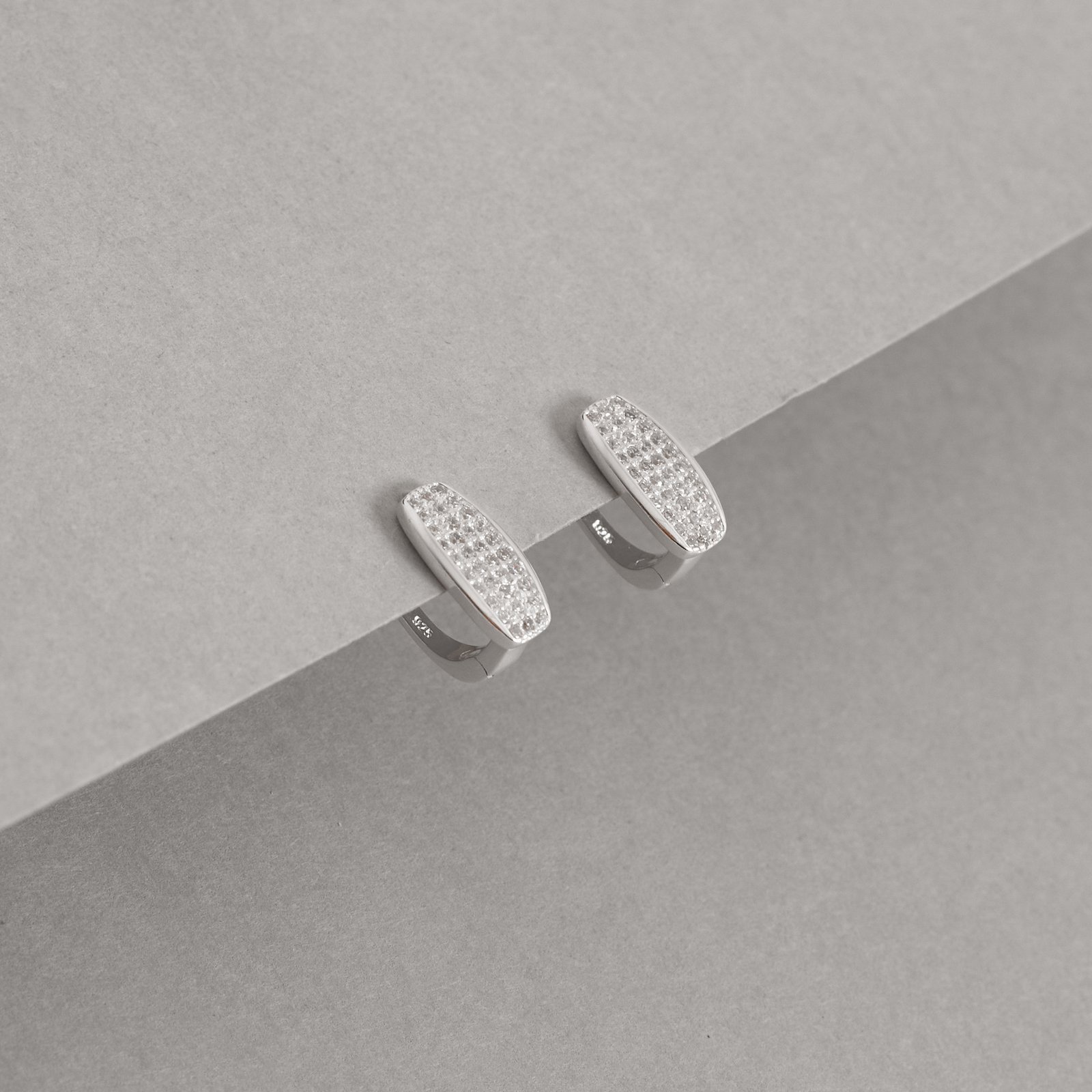 Argola click oval 11mm retângulo cravejado