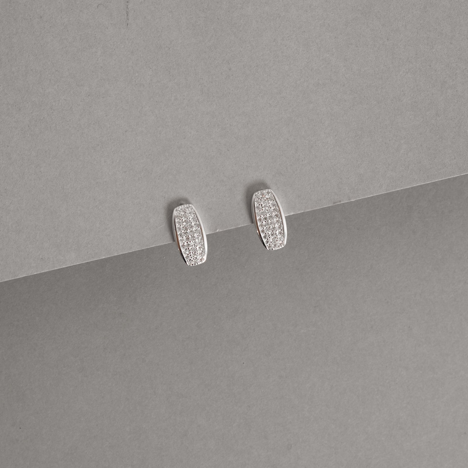 Argola click oval 11mm retângulo cravejado