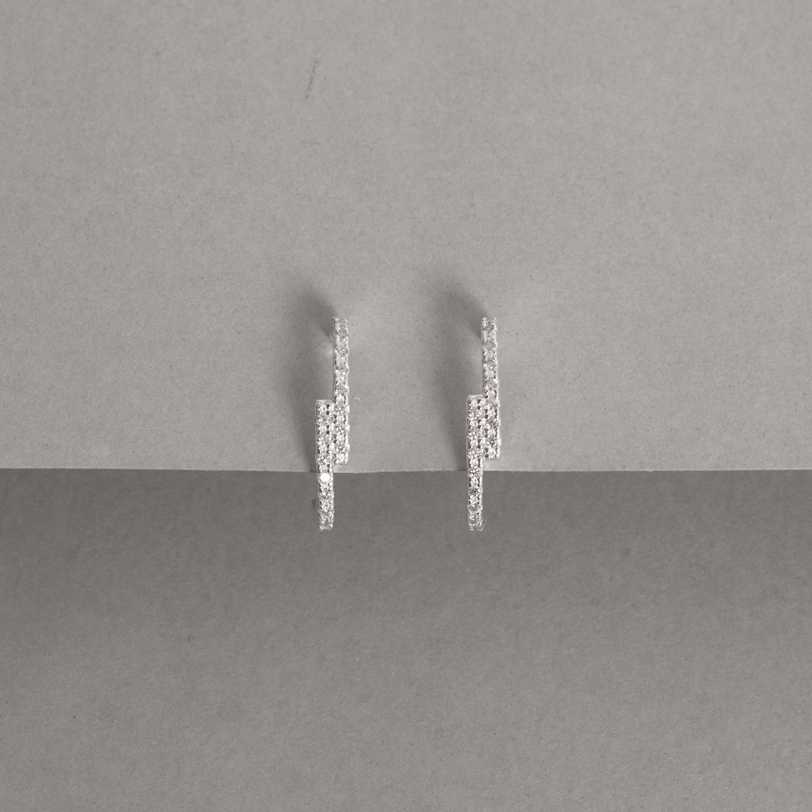 Brinco ear hook 2 fios cravejados